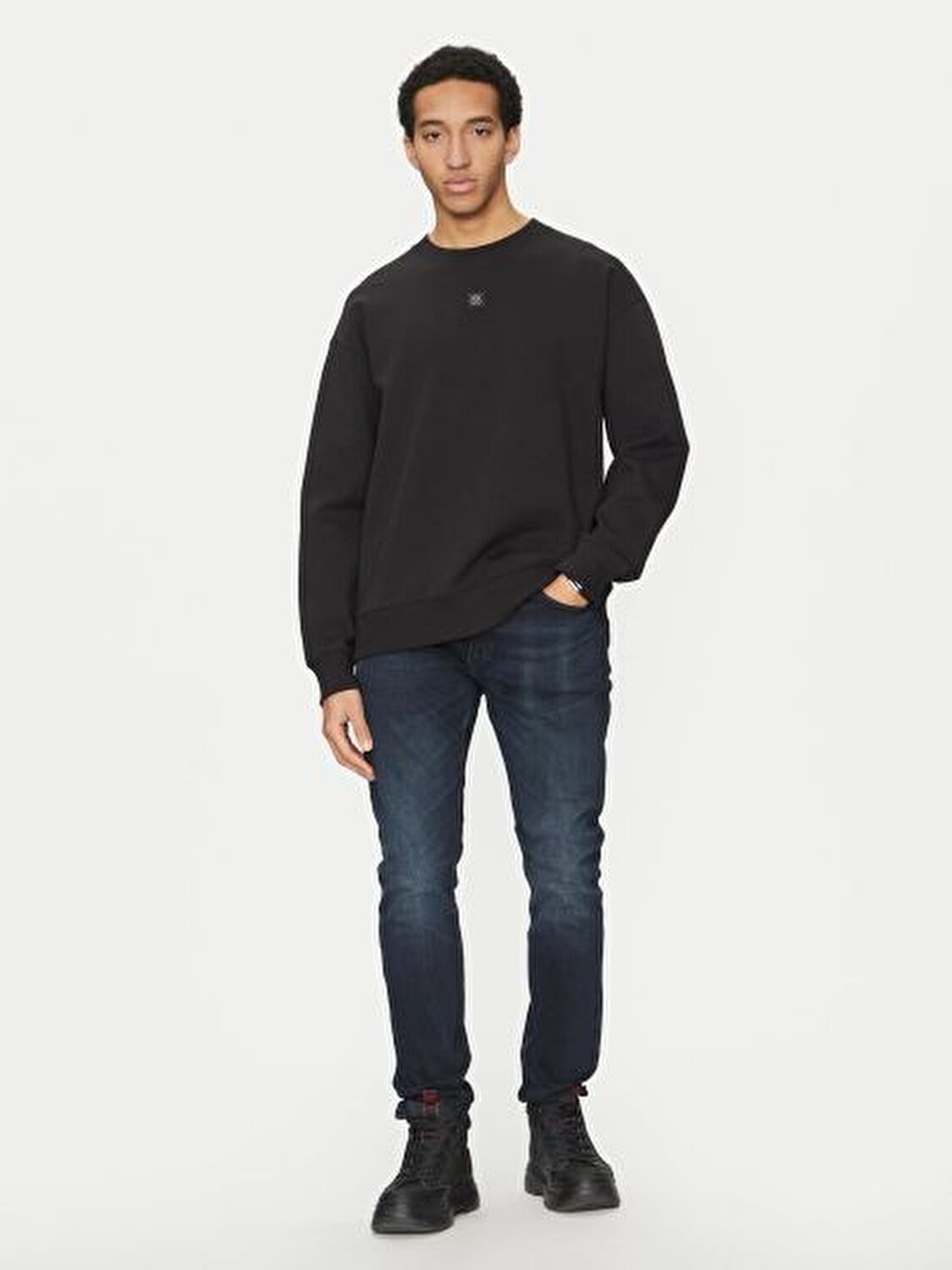 SWEATSHIRT