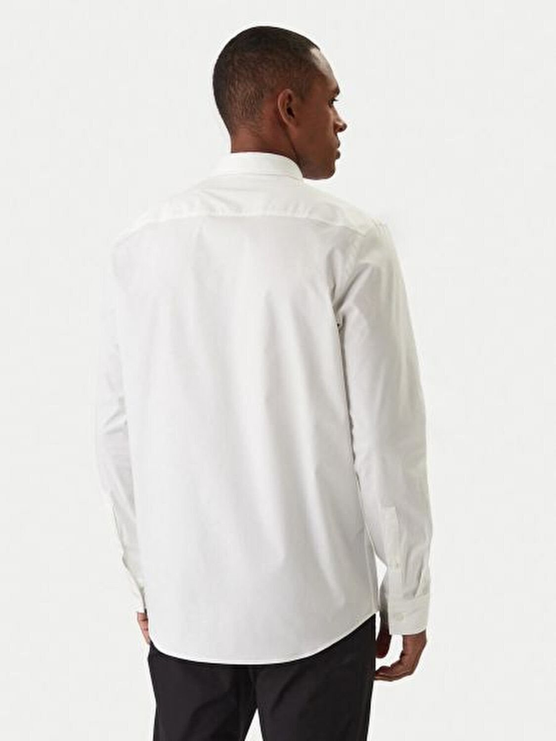 BEYAZ LOGOLU ERKEK GÖMLEK