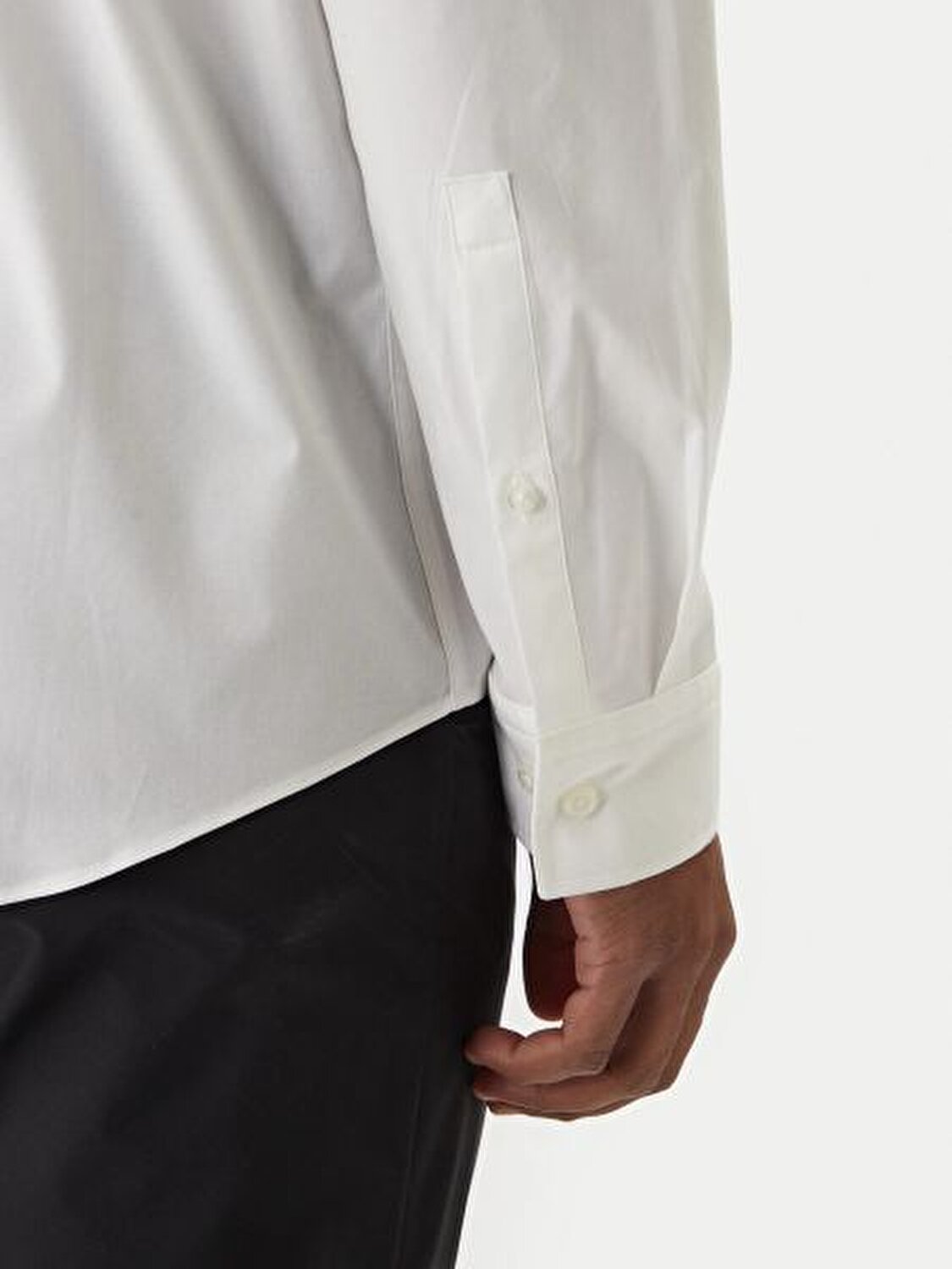 BEYAZ LOGOLU ERKEK GÖMLEK