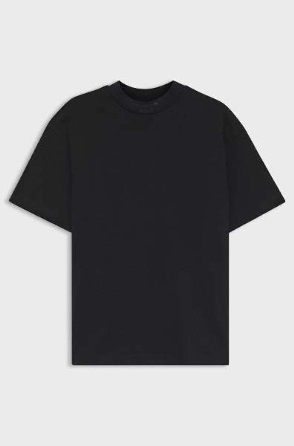 SİYAH LOGOLU DİK YAKA ERKEK T-SHIRT