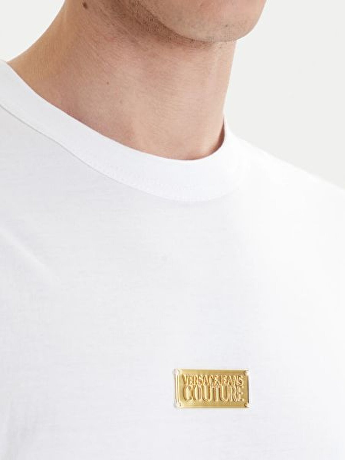 BEYAZ METAL LOGOLU ERKEK T-SHIRT