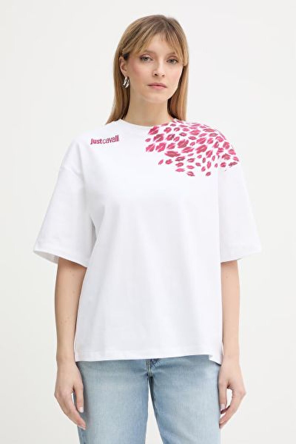 BEYAZ LOGOLU DESENLİ KADIN T-SHIRT