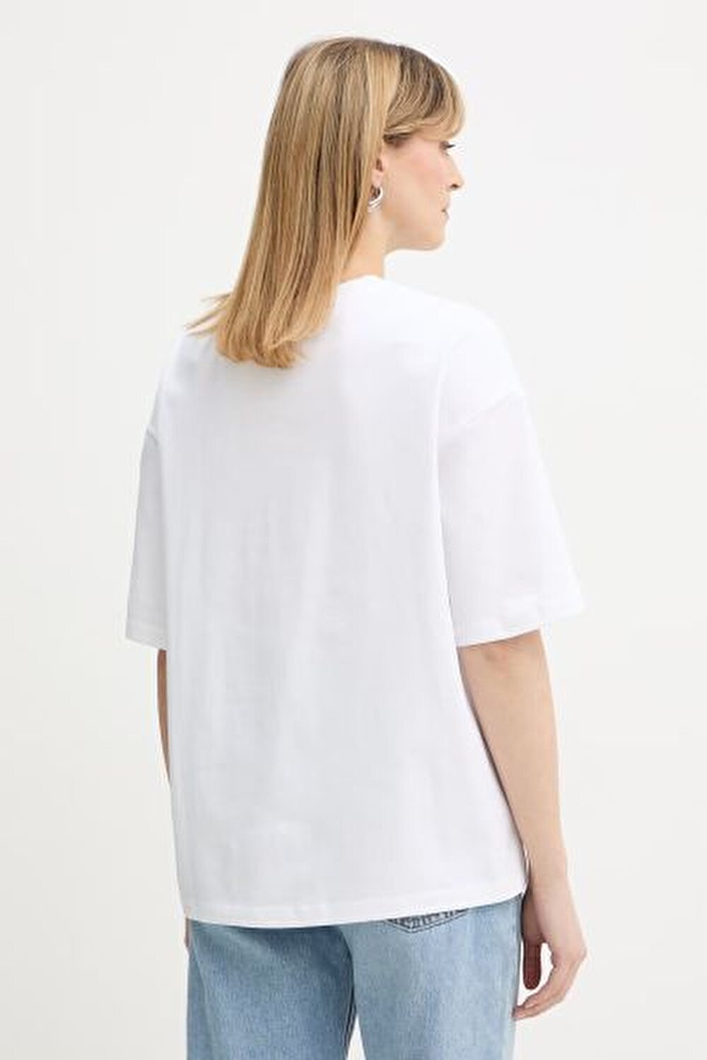 BEYAZ LOGOLU DESENLİ KADIN T-SHIRT