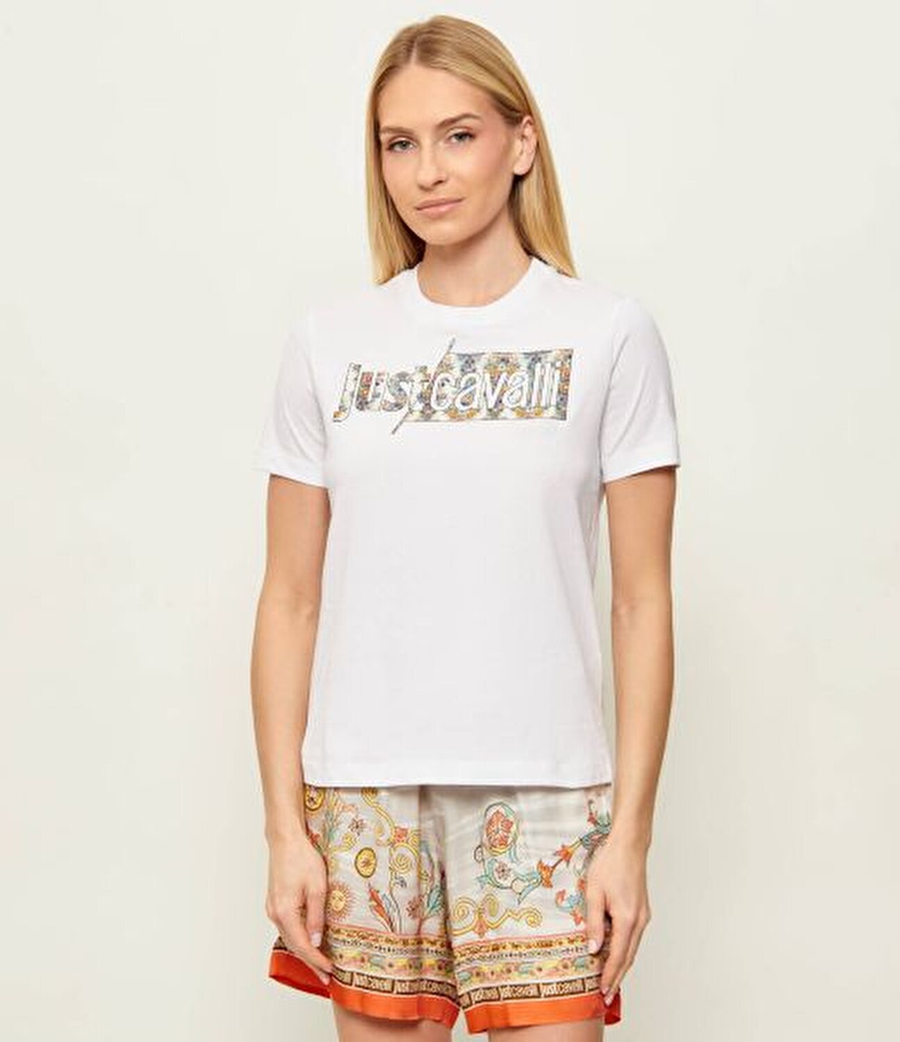 BEYAZ LOGOLU BASKILI KADIN T-SHIRT