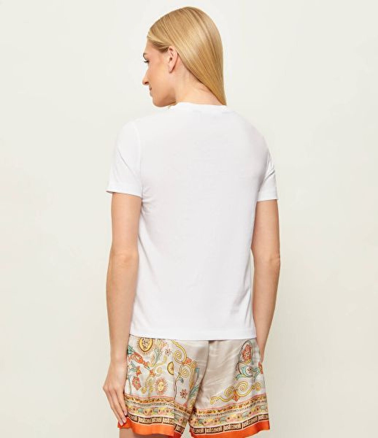 BEYAZ LOGOLU BASKILI KADIN T-SHIRT