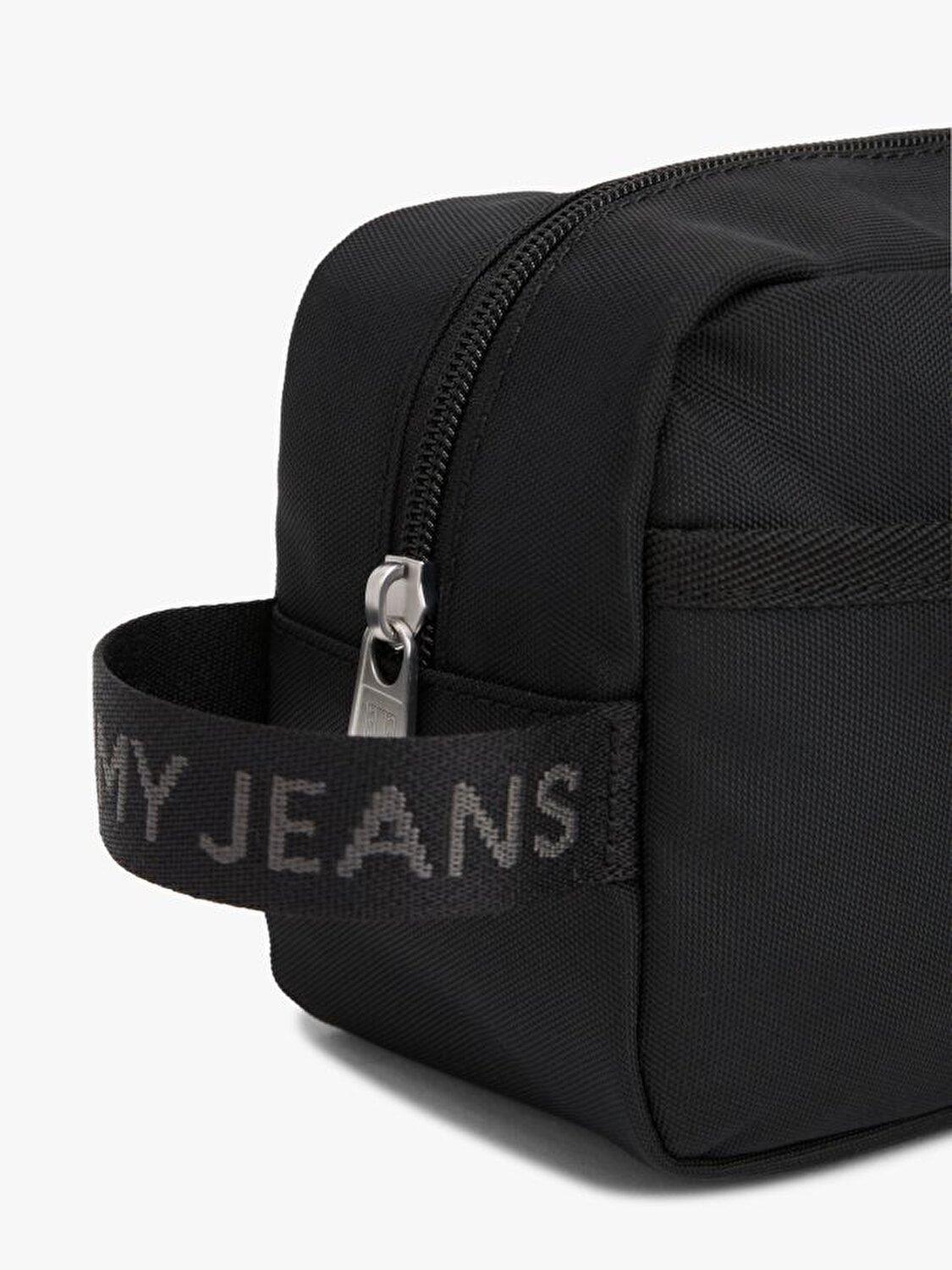 TJM ESS DAILY WASHBAG