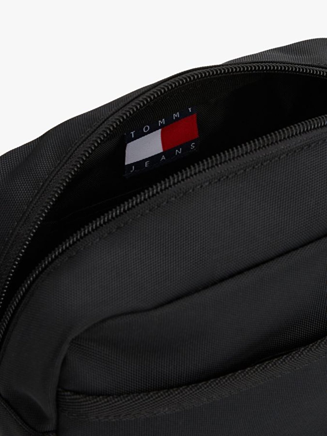 TJM ESS DAILY WASHBAG