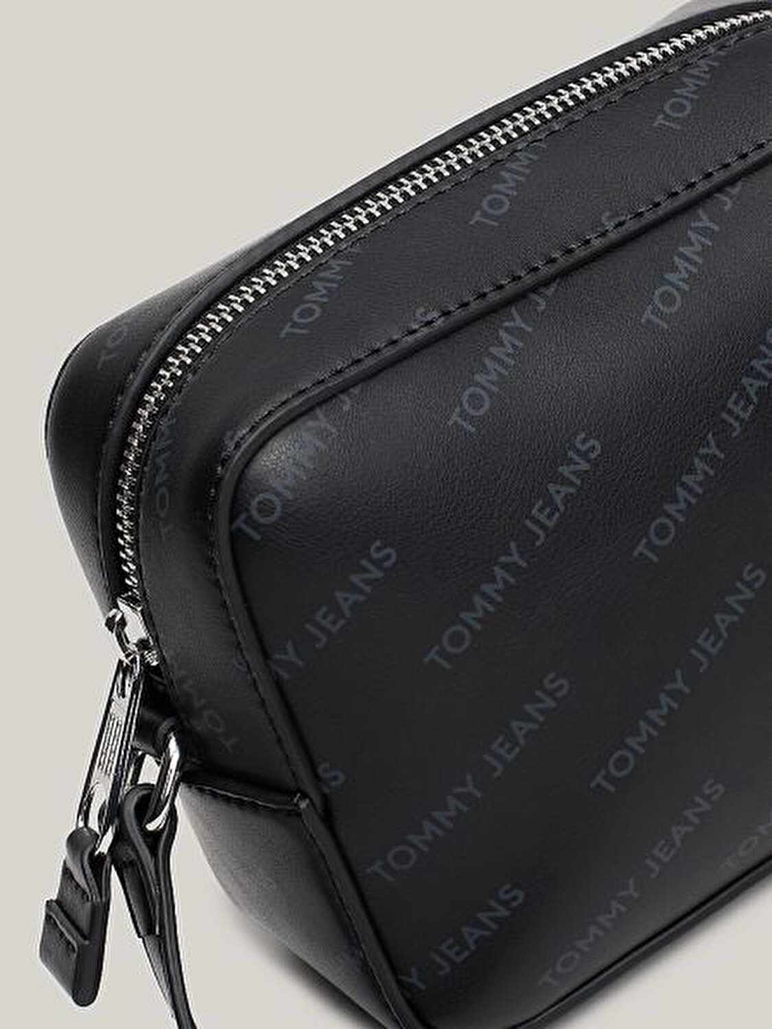 TJW ESS MUST CAMERA BAG PRINT