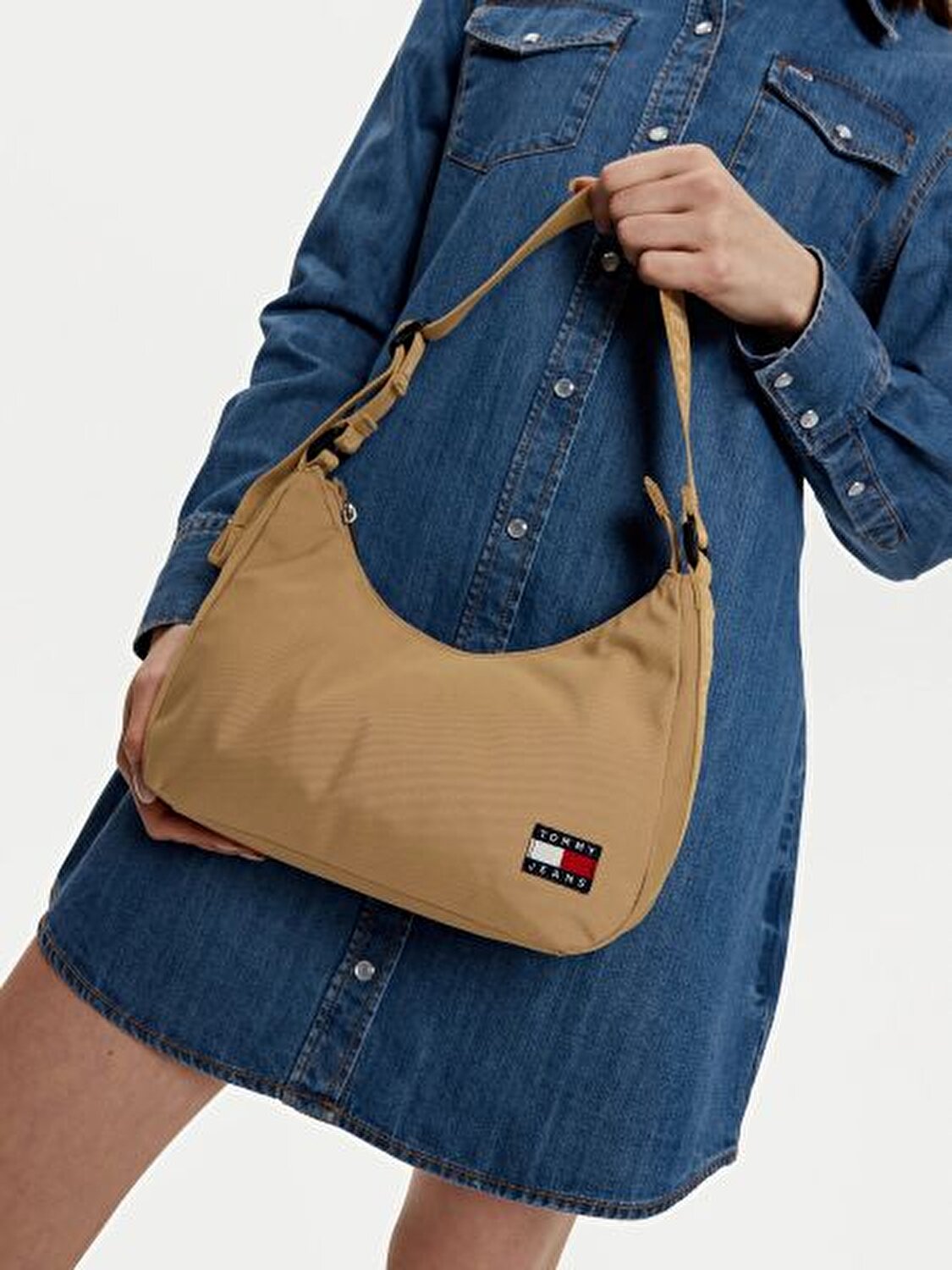TJW ESS DAILY SHOULDER BAG