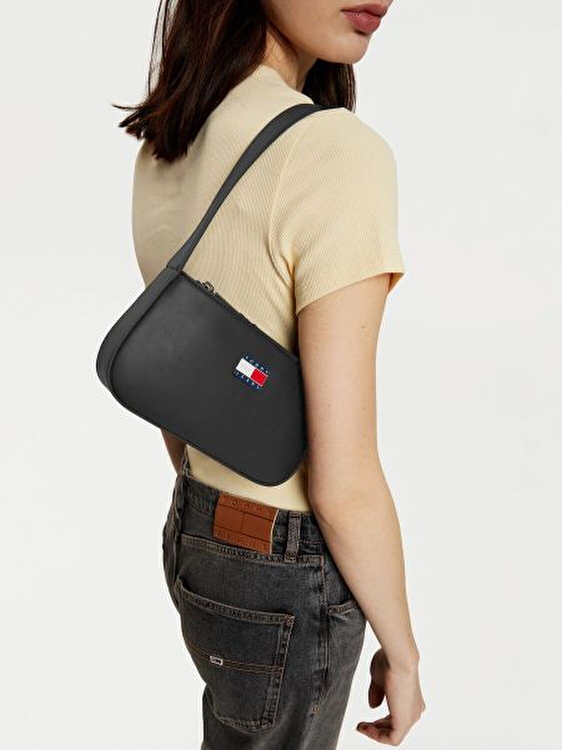 TJW ESS MUST SHOULDER BAG