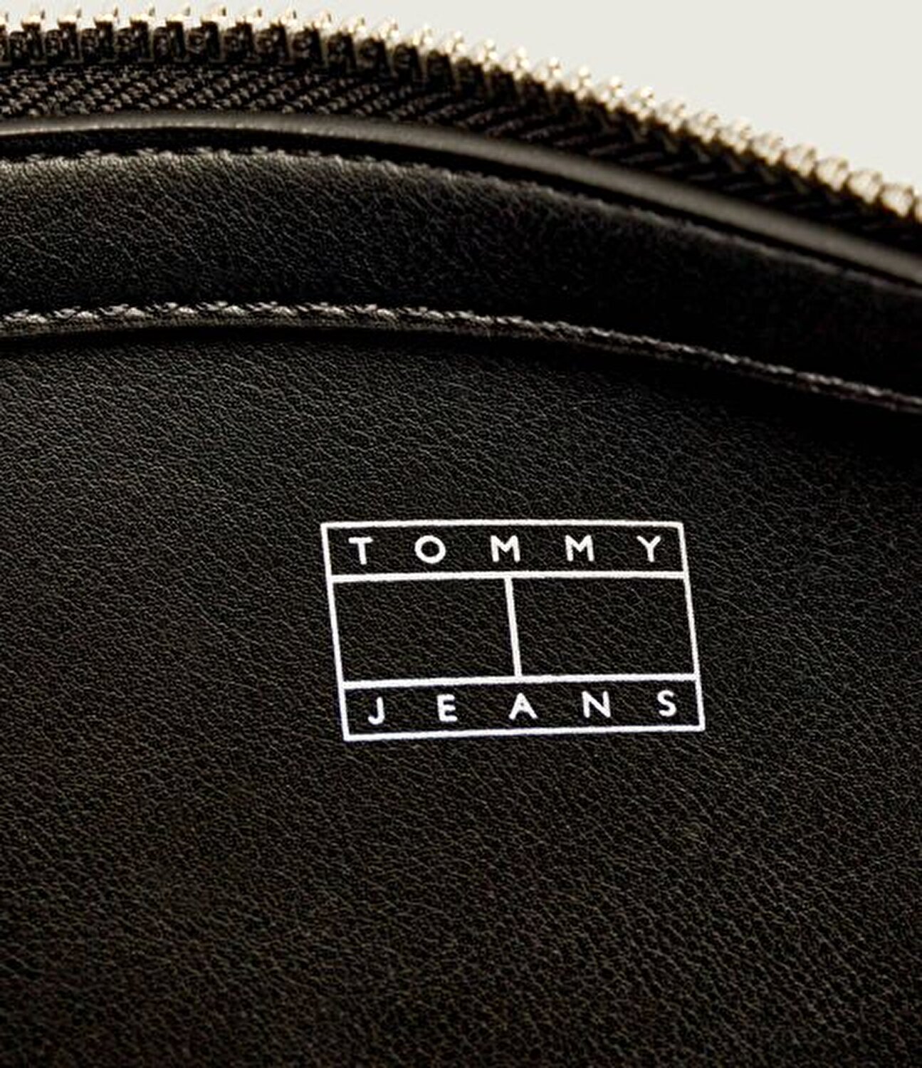 TJW MUST SHOULDER BAG