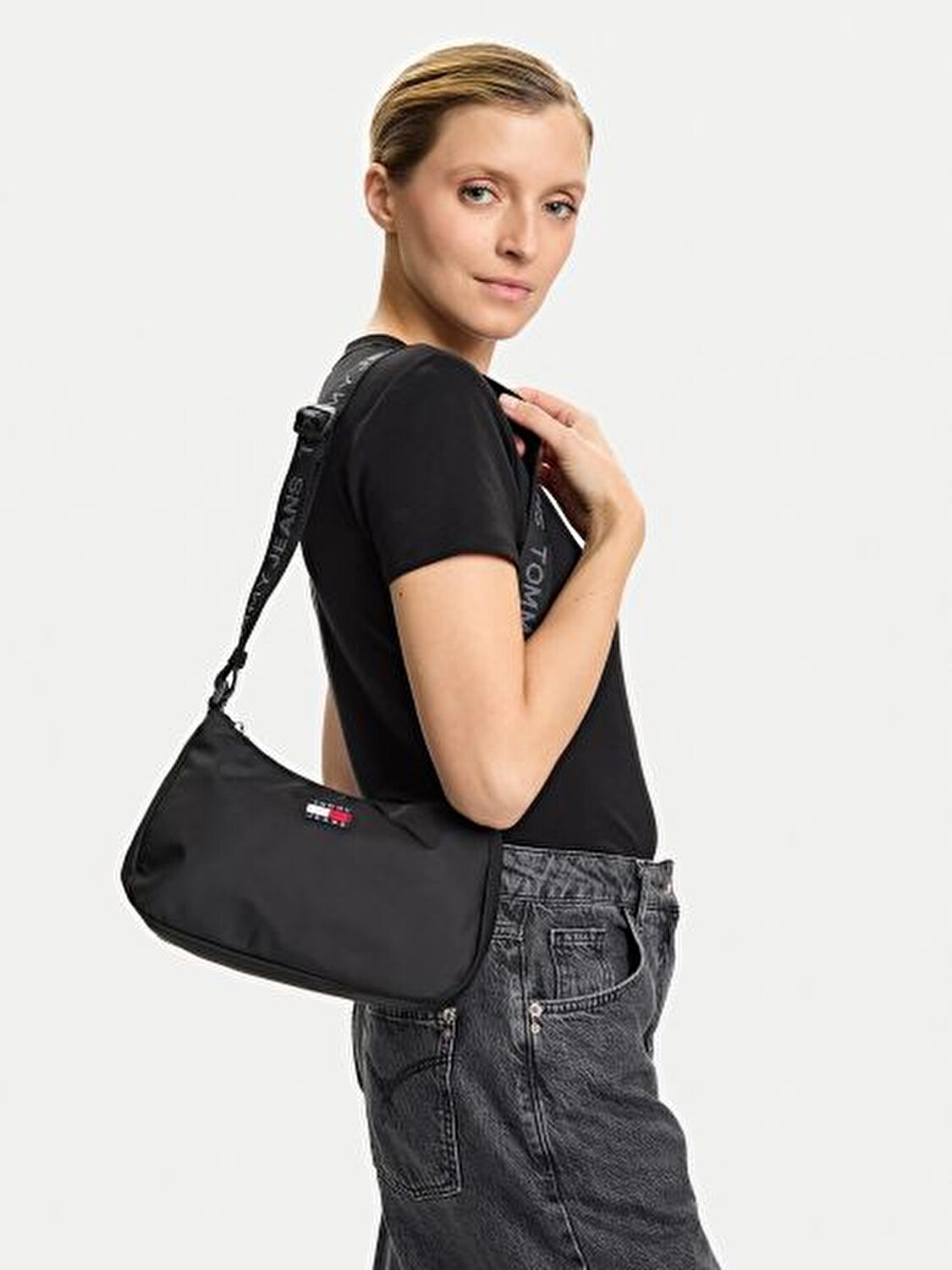 TJW ESS DAILY SHOULDER BAG