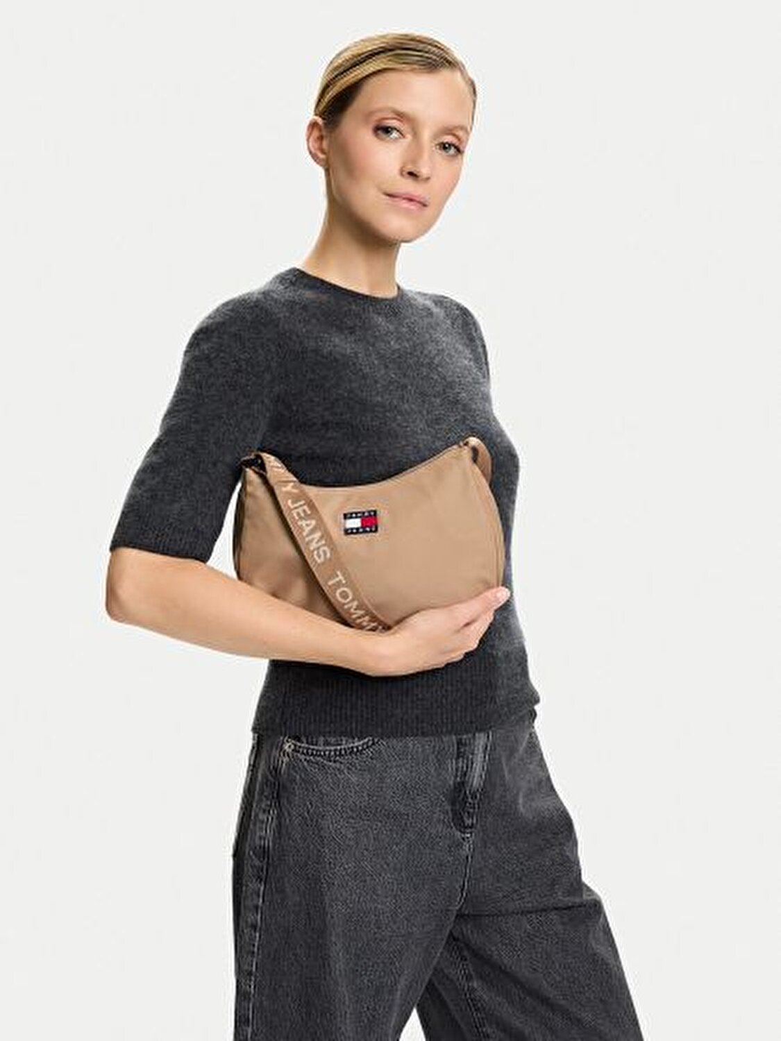 TJW ESS DAILY SHOULDER BAG