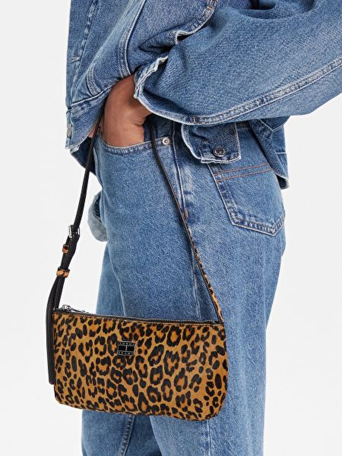 TJW MUST LEOPARD SHOULDER BAG
