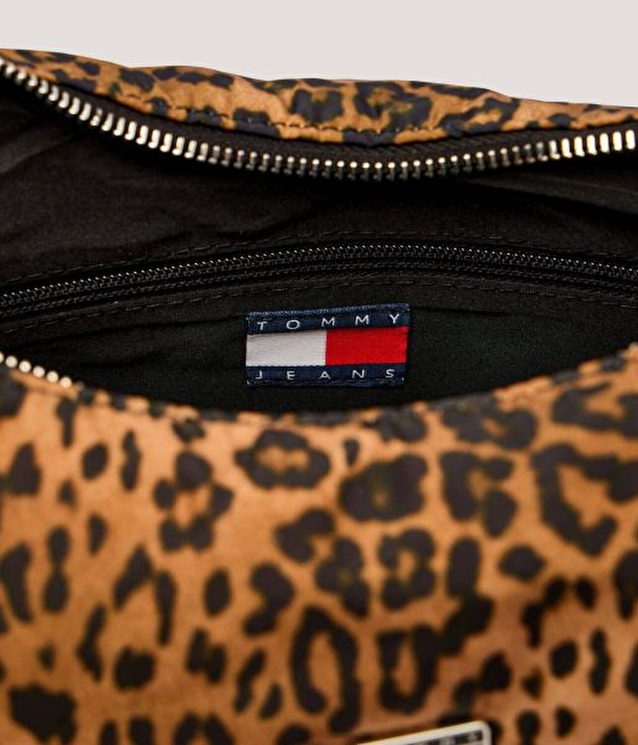 TJW URBAN LEO HOBO