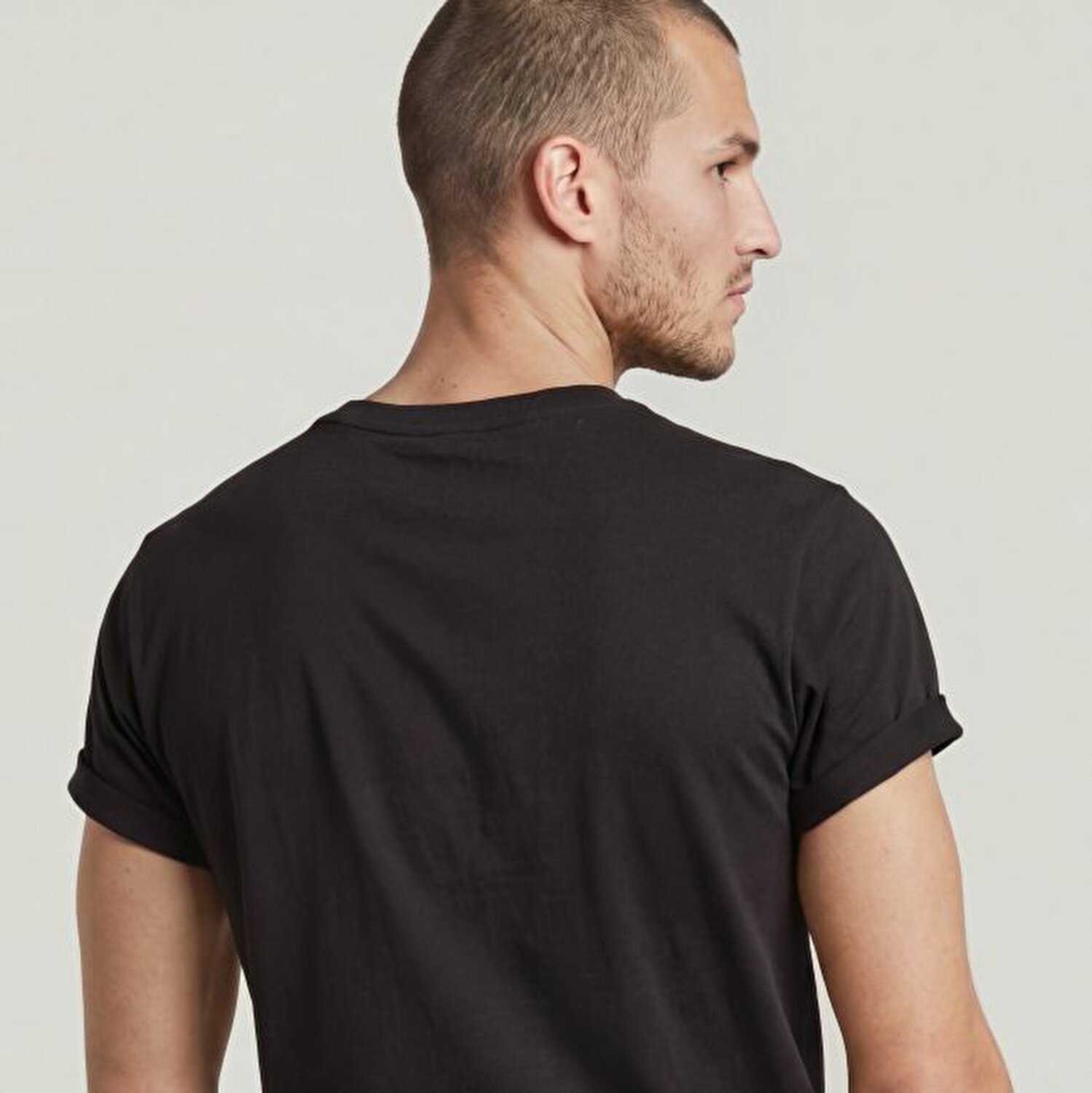 SİYAH LOGOLU ERKEK T-SHIRT