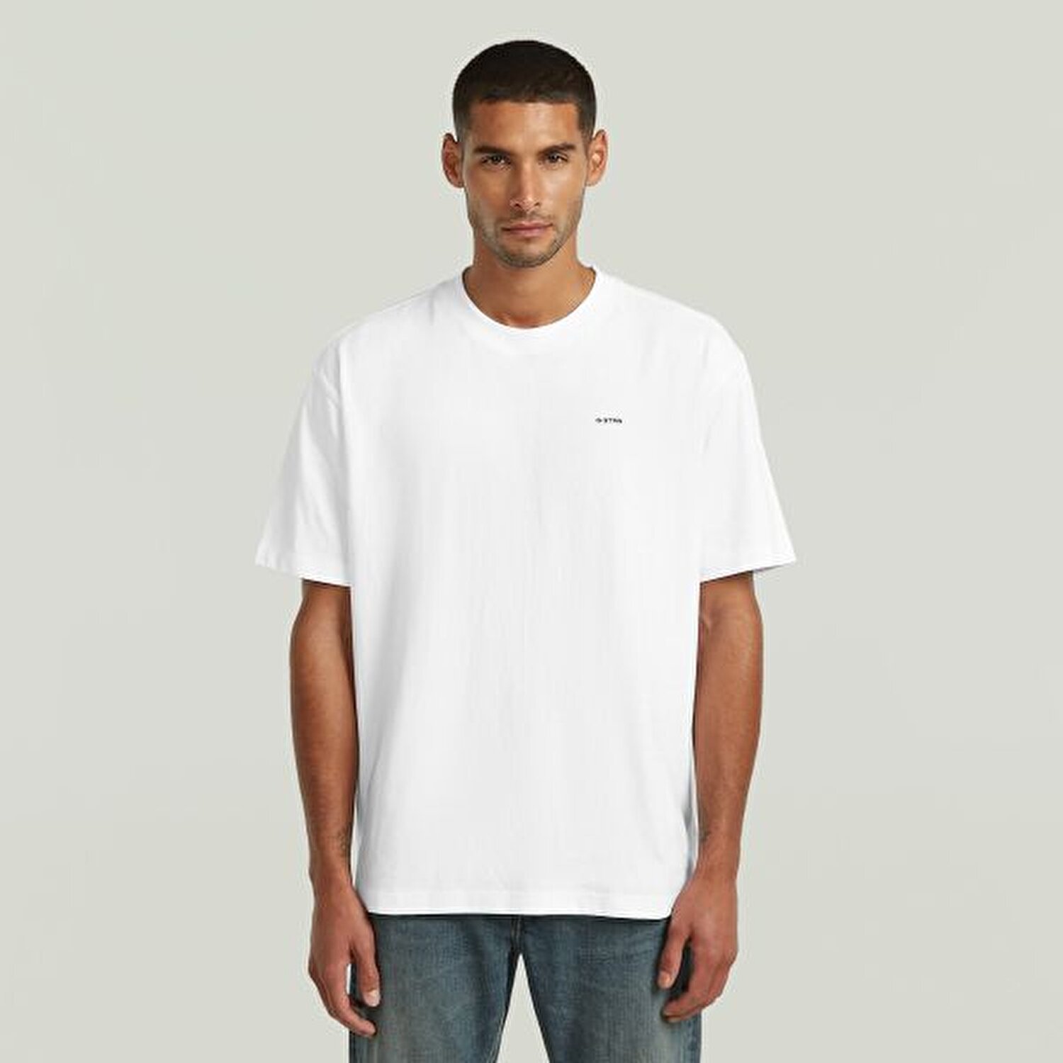 BEYAZ LOGOLU ERKEK T-SHIRT