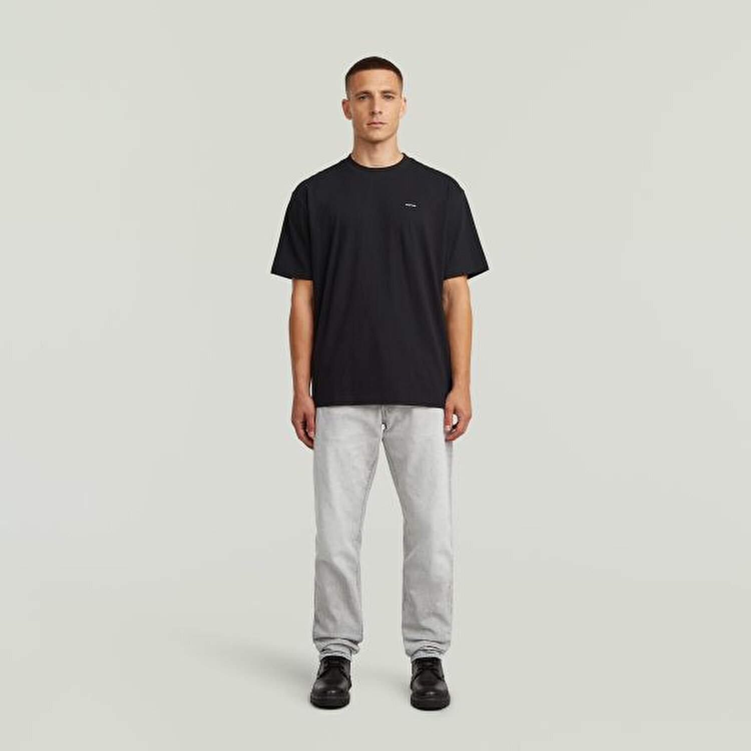 SİYAH LOGOLU ERKEK T-SHIRT