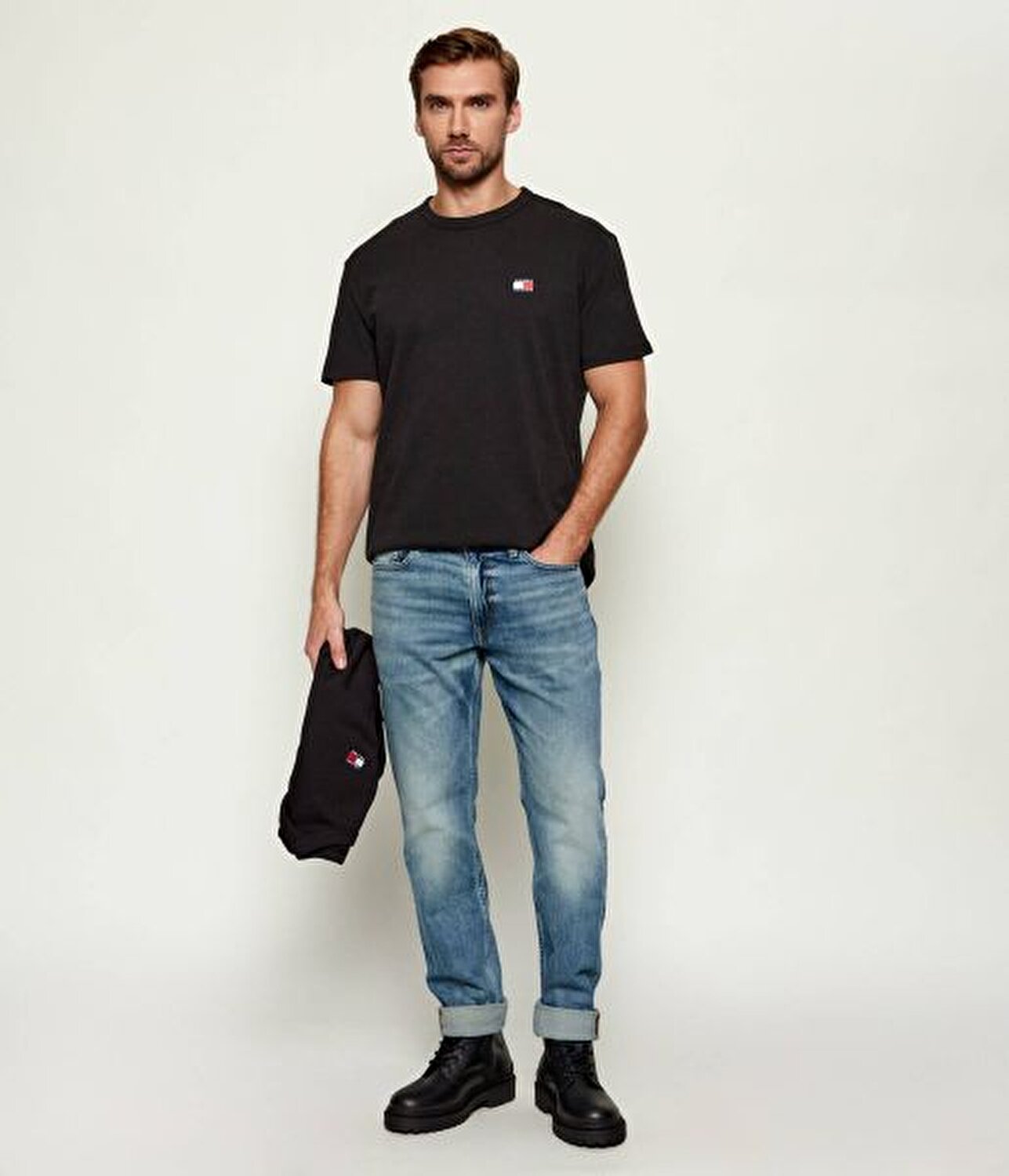 SİYAH LOGOLU ERKEK T-SHIRT