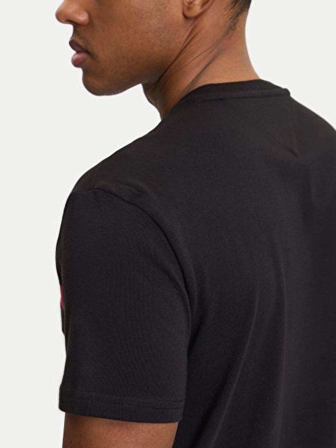 SİYAH LOGOLU ERKEK T-SHIRT