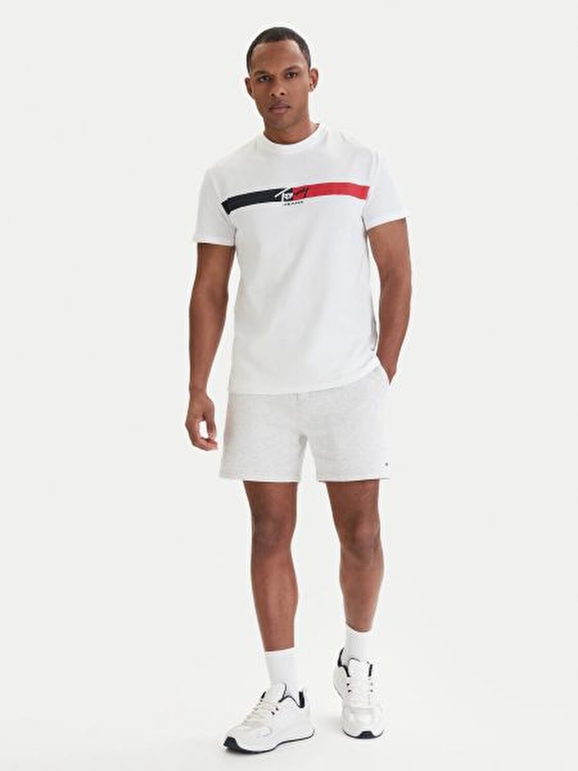 BEYAZ LOGOLU ERKEK T-SHIRT