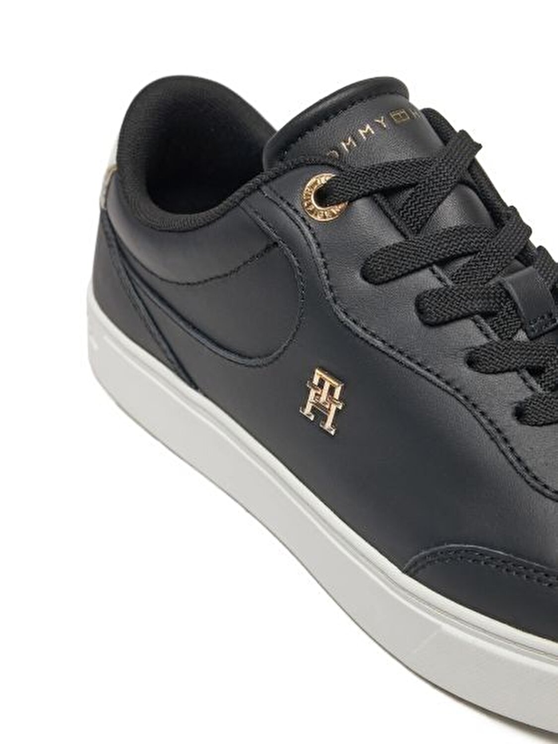 ESSENTIAL CHIC COURT SNEAKER
