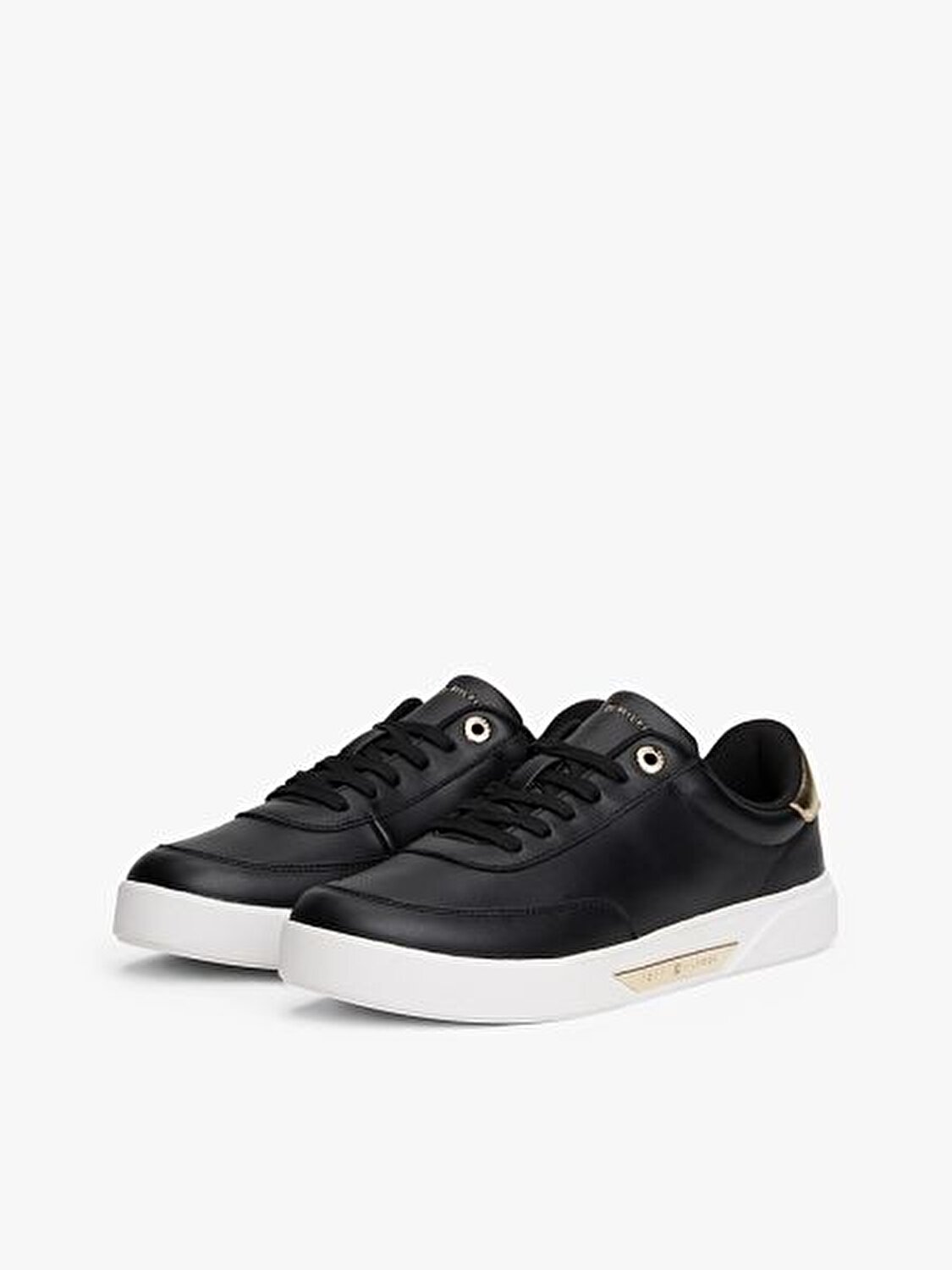 ESSENTIAL CHIC COURT SNEAKER