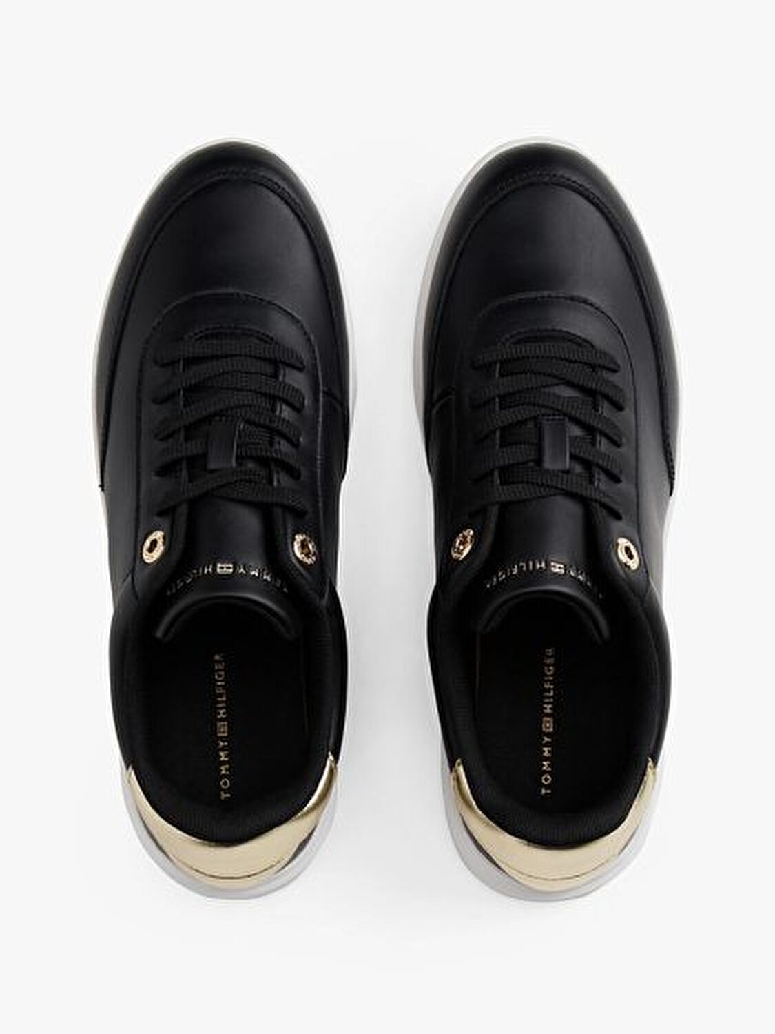 ESSENTIAL CHIC COURT SNEAKER