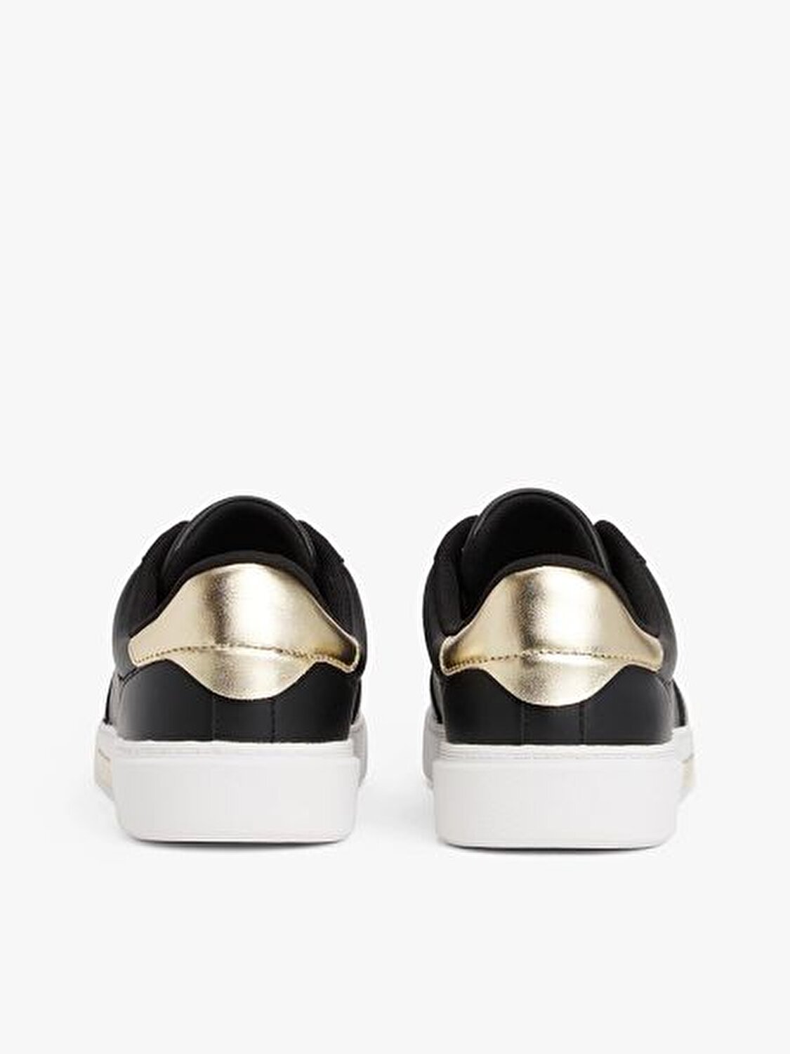 ESSENTIAL CHIC COURT SNEAKER
