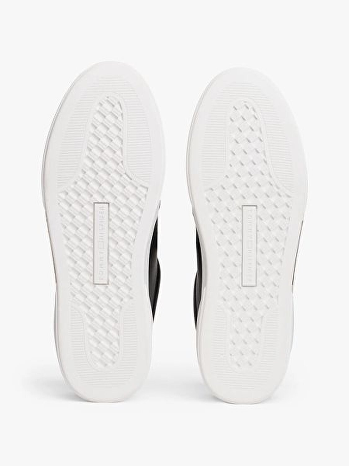 ESSENTIAL CHIC COURT SNEAKER