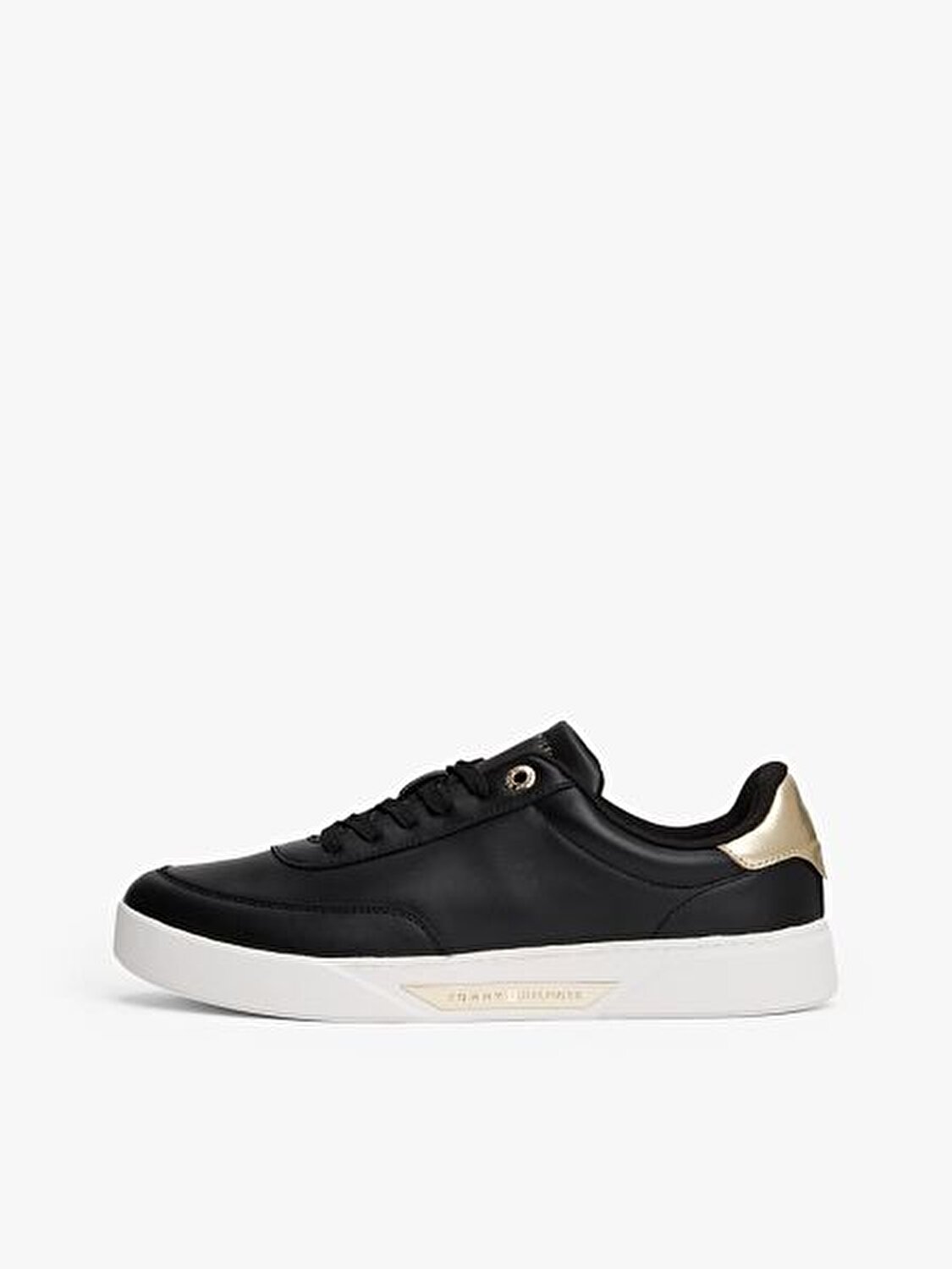 ESSENTIAL CHIC COURT SNEAKER
