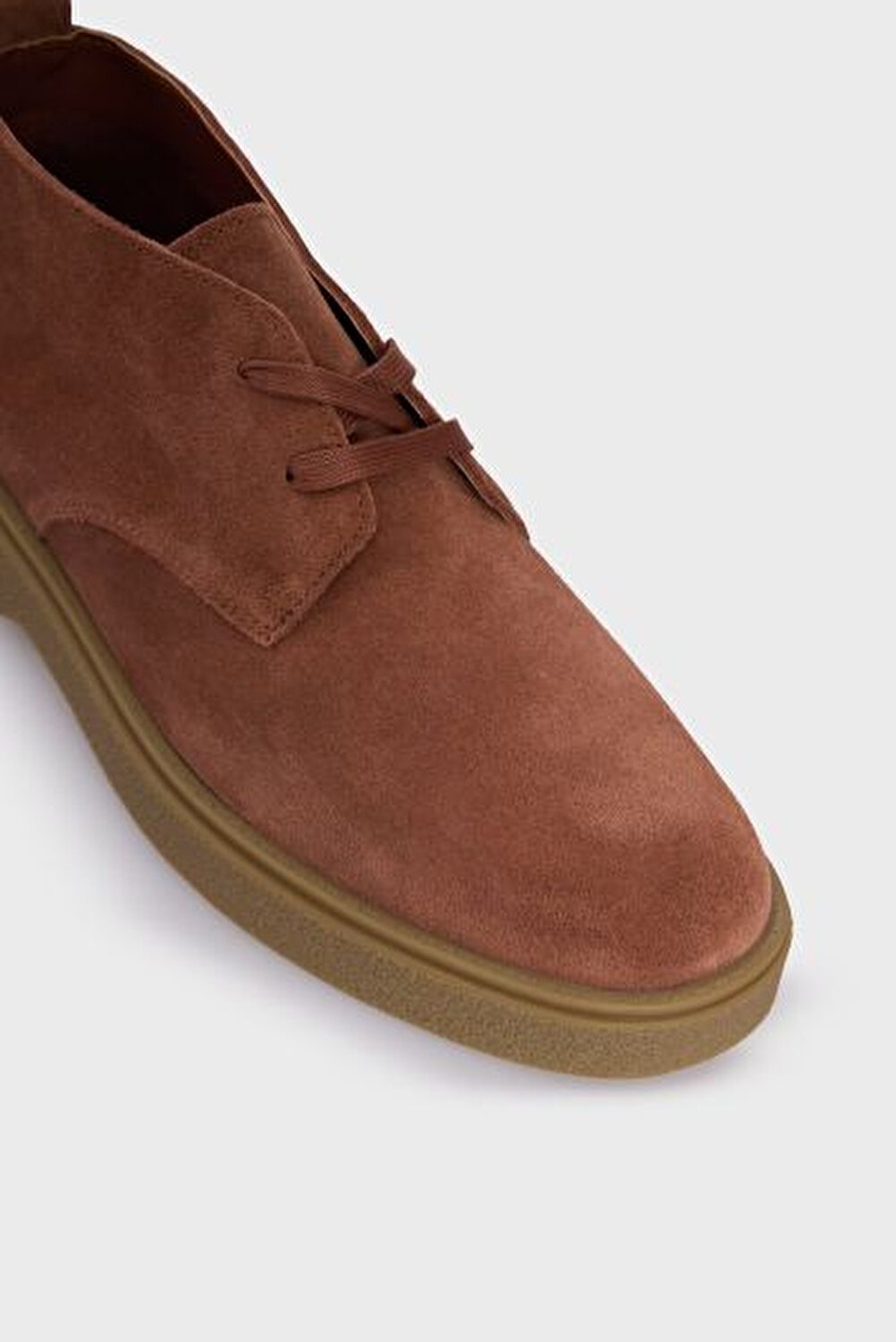 TEXT RUBBER DESERT BOOT SU