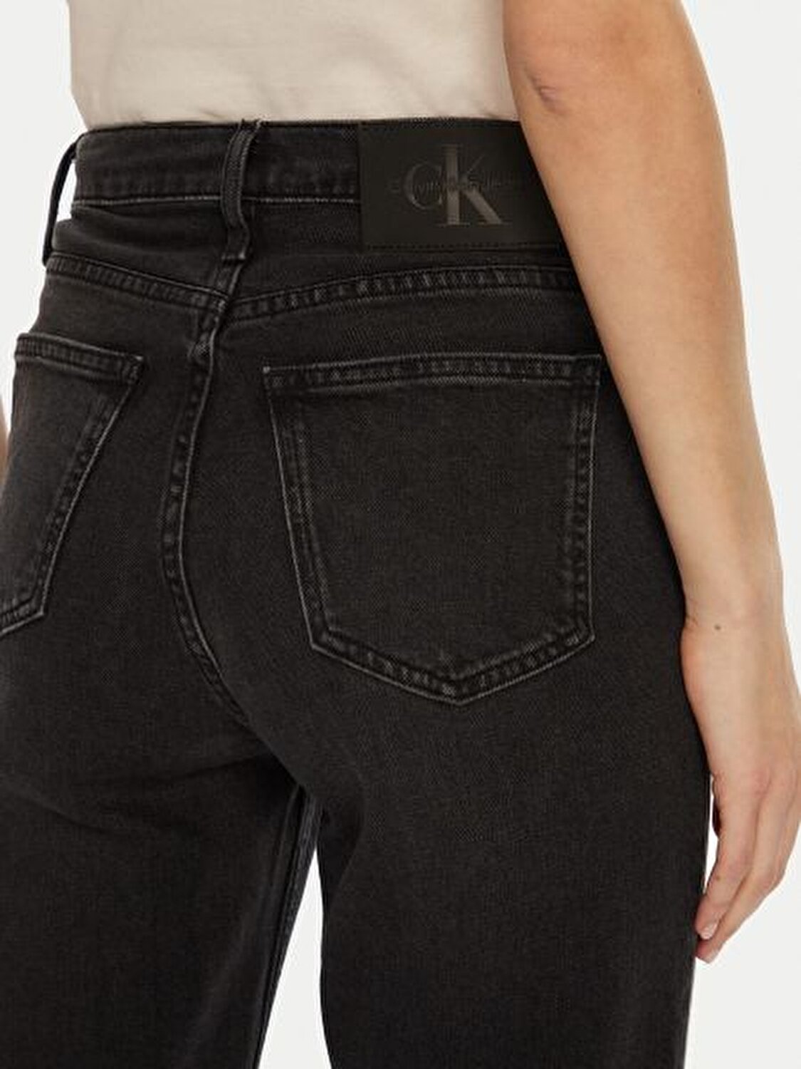 MOM JEAN