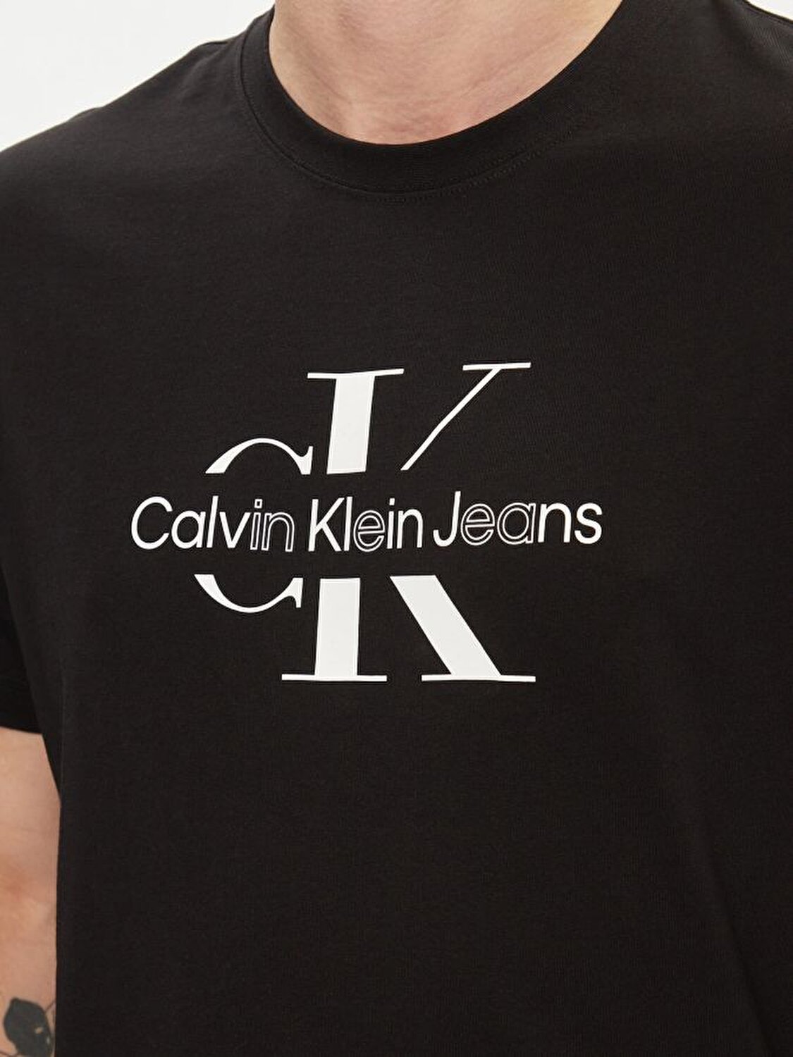 Calvin Klein Erkek Siyah Logo Detaylı Kısa Kollu T-Shirt