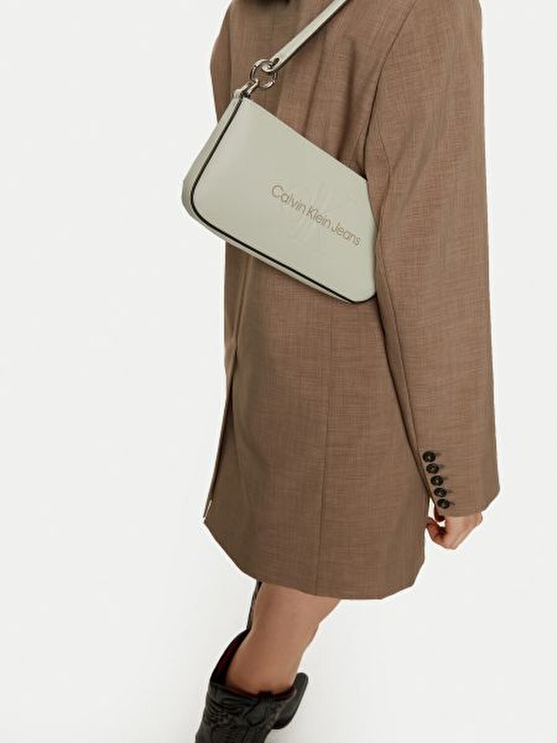SCULPTED SHOULDER POUCH25 MONO