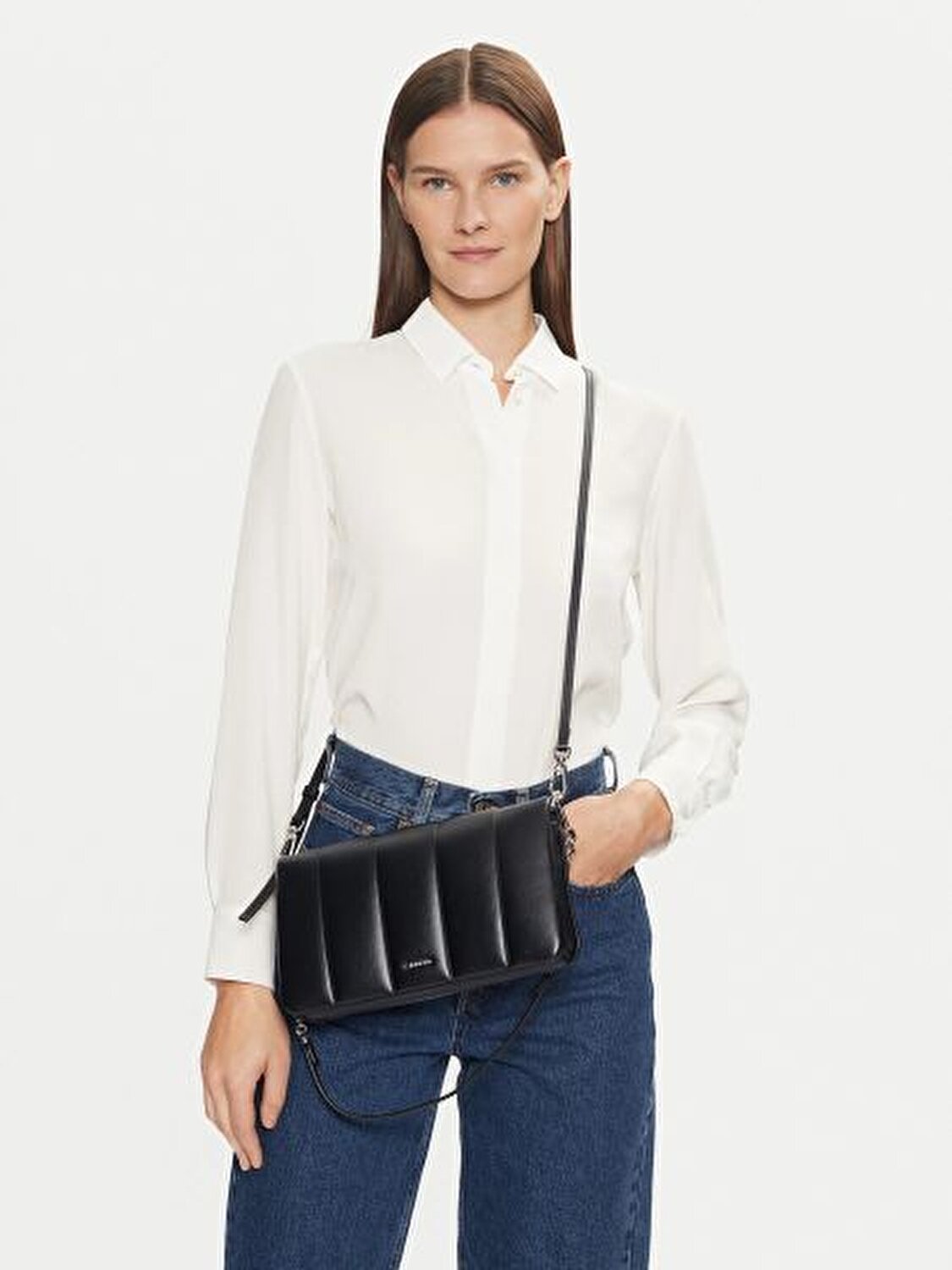 LINE QUILT SHOULDER BAG