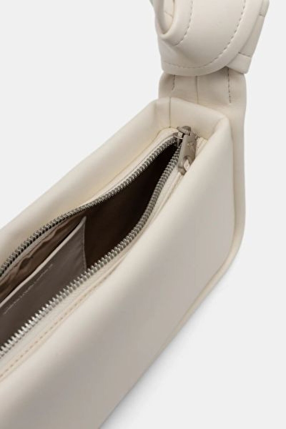 KNOTTED SHOULDER BAG26