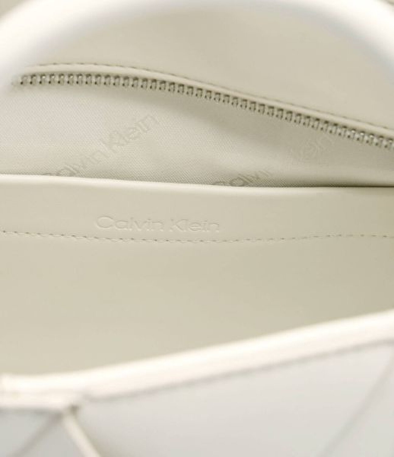 CK WOVEN MEDIUM TOTE