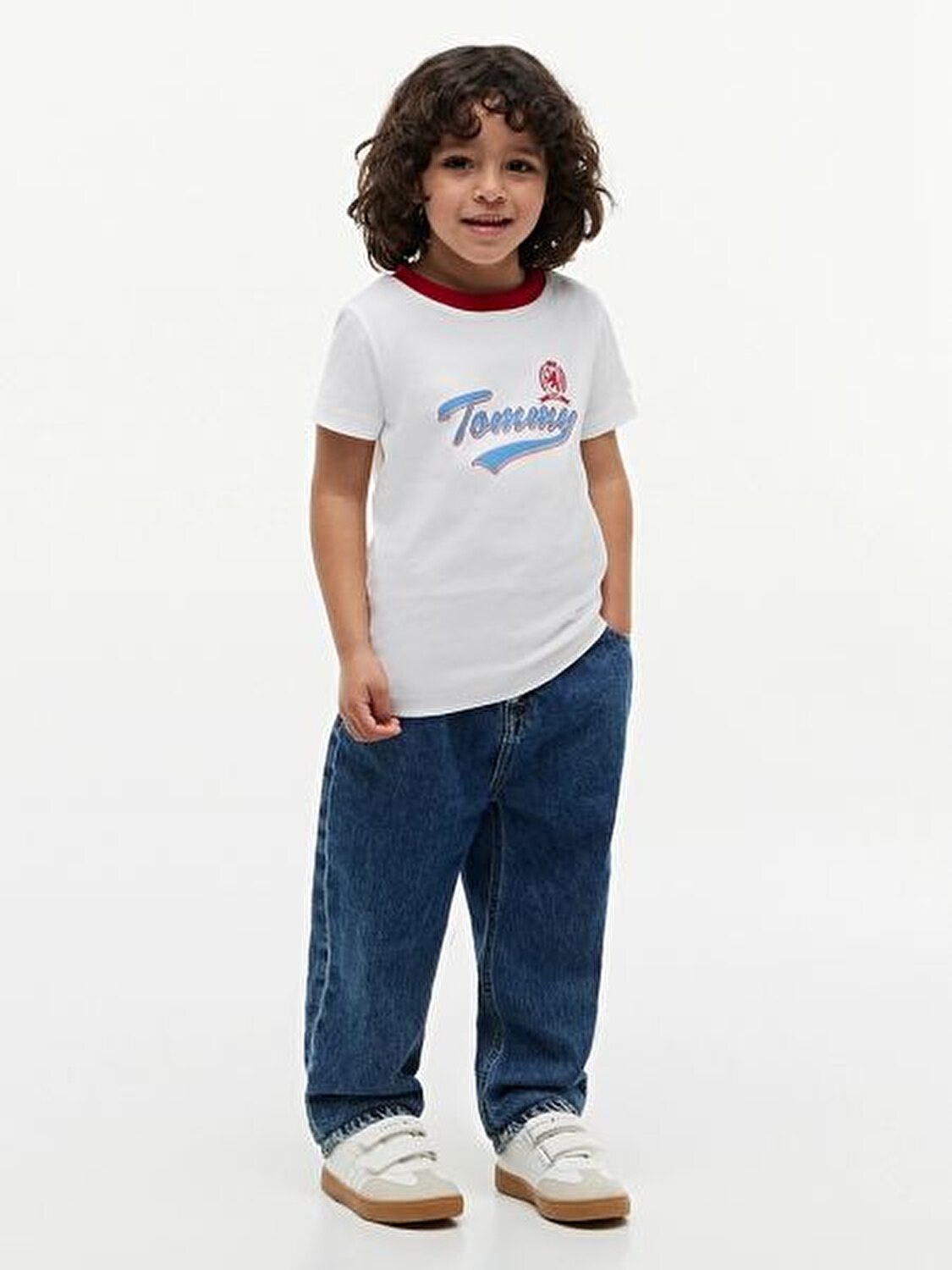 BEYAZ LOGOLU ERKEK ÇOCUK T-SHIRT