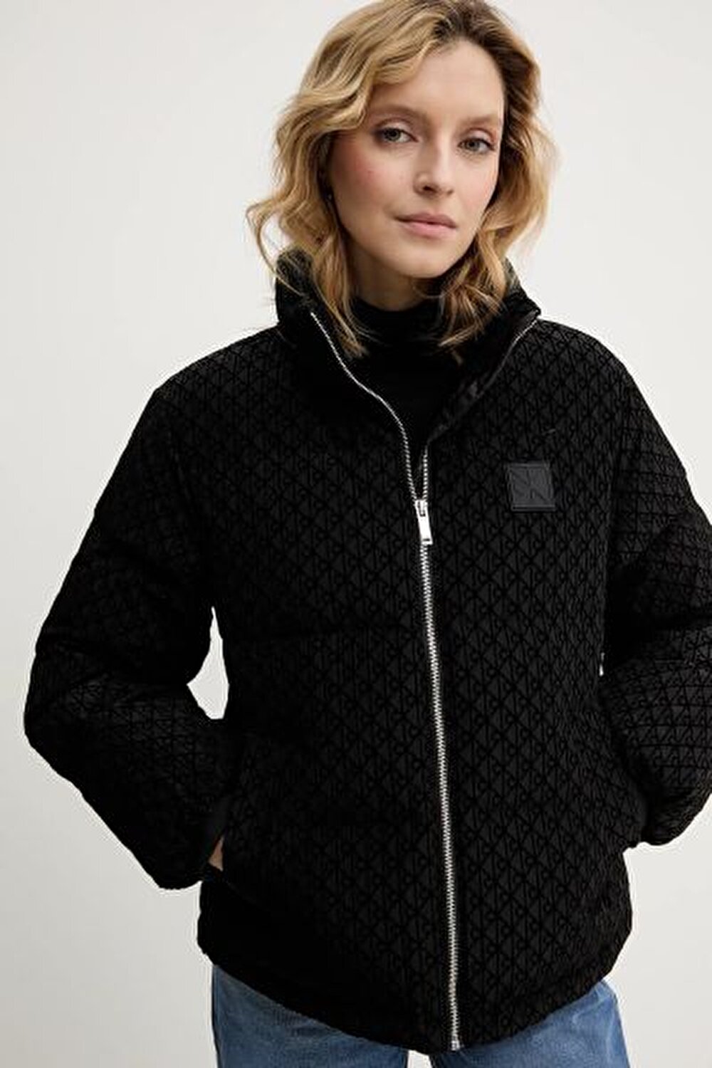 SİYAH DESENLİ KADIN ŞİŞME MONT