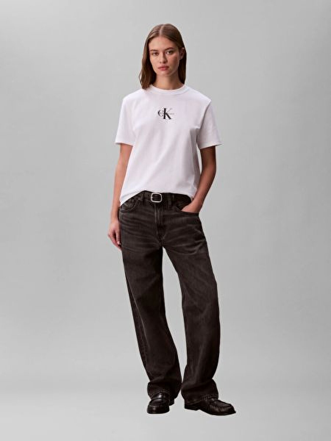BEYAZ LOGOLU KADIN T-SHIRT