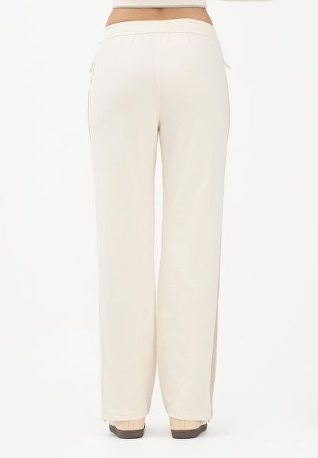 BEYAZ LOGOLU KADIN EŞOFMAN