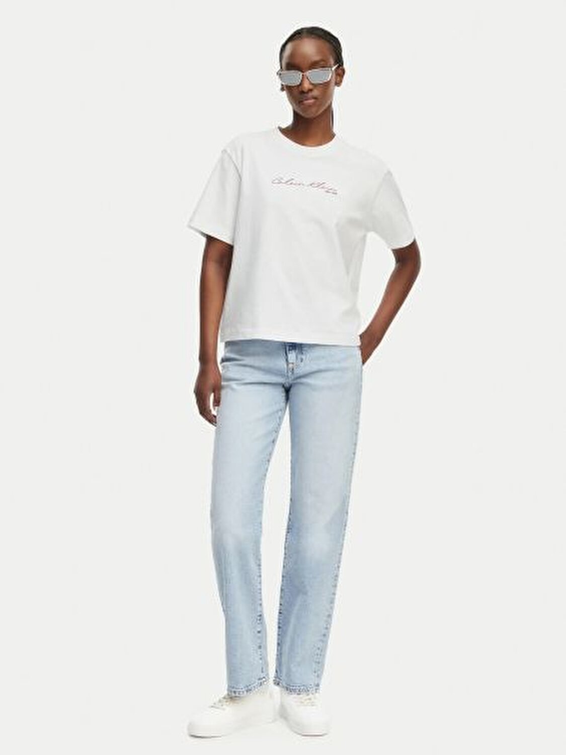 BEYAZ LOGOLU KADIN T-SHIRT