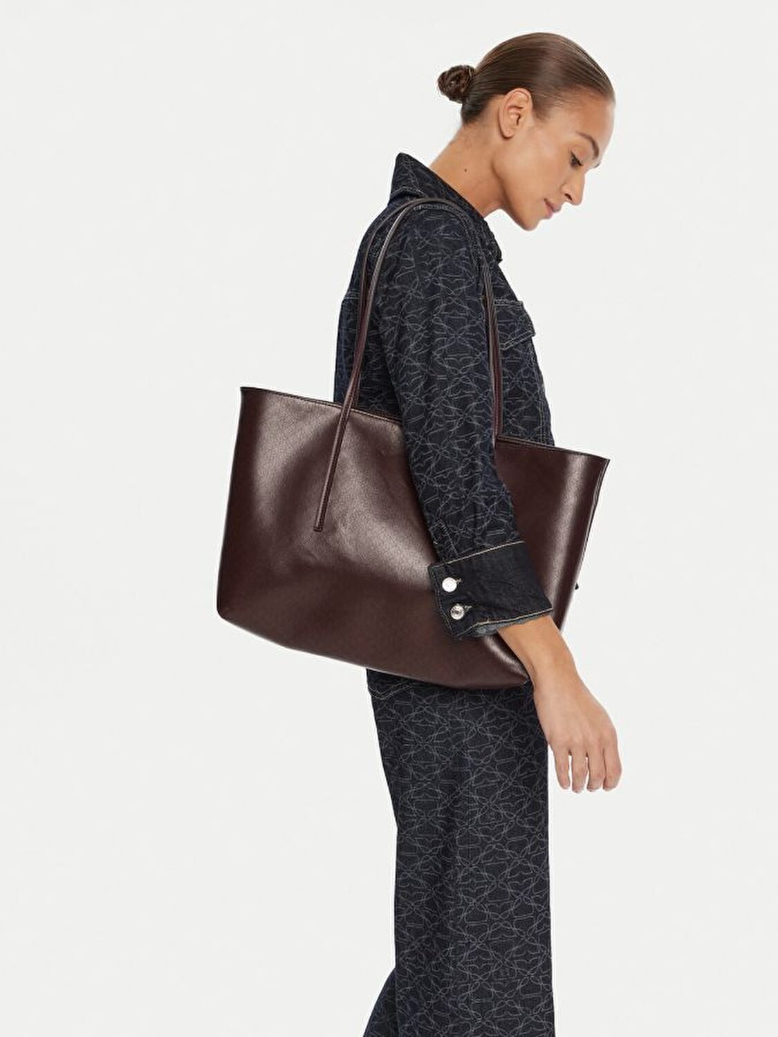 EMBLEM AOP TOTE W/ POUCH