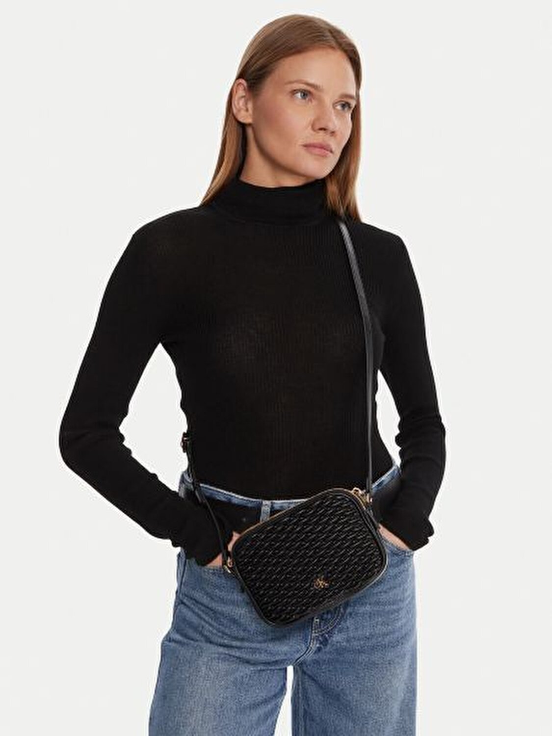 PLEATED DOUBLE ZIP CAMER﻿A BAG