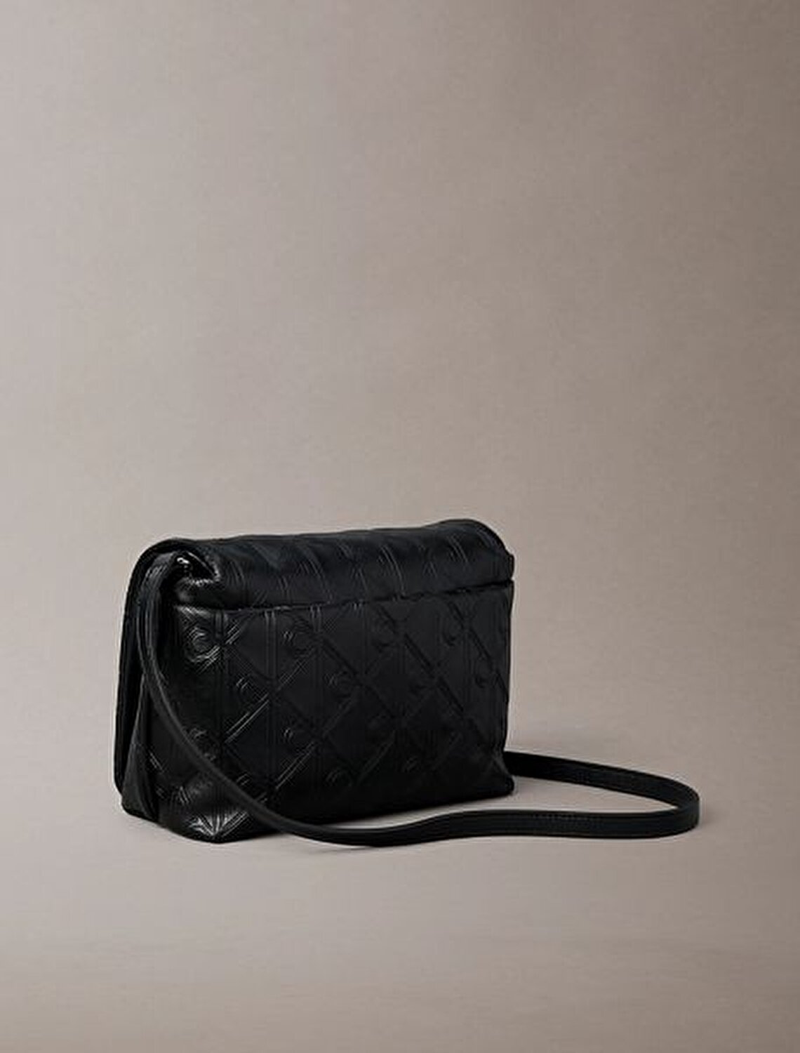 EMBLEM AOP PUFFER FLAP SİYAH KADIN ÇAPRAZ ÇANTA