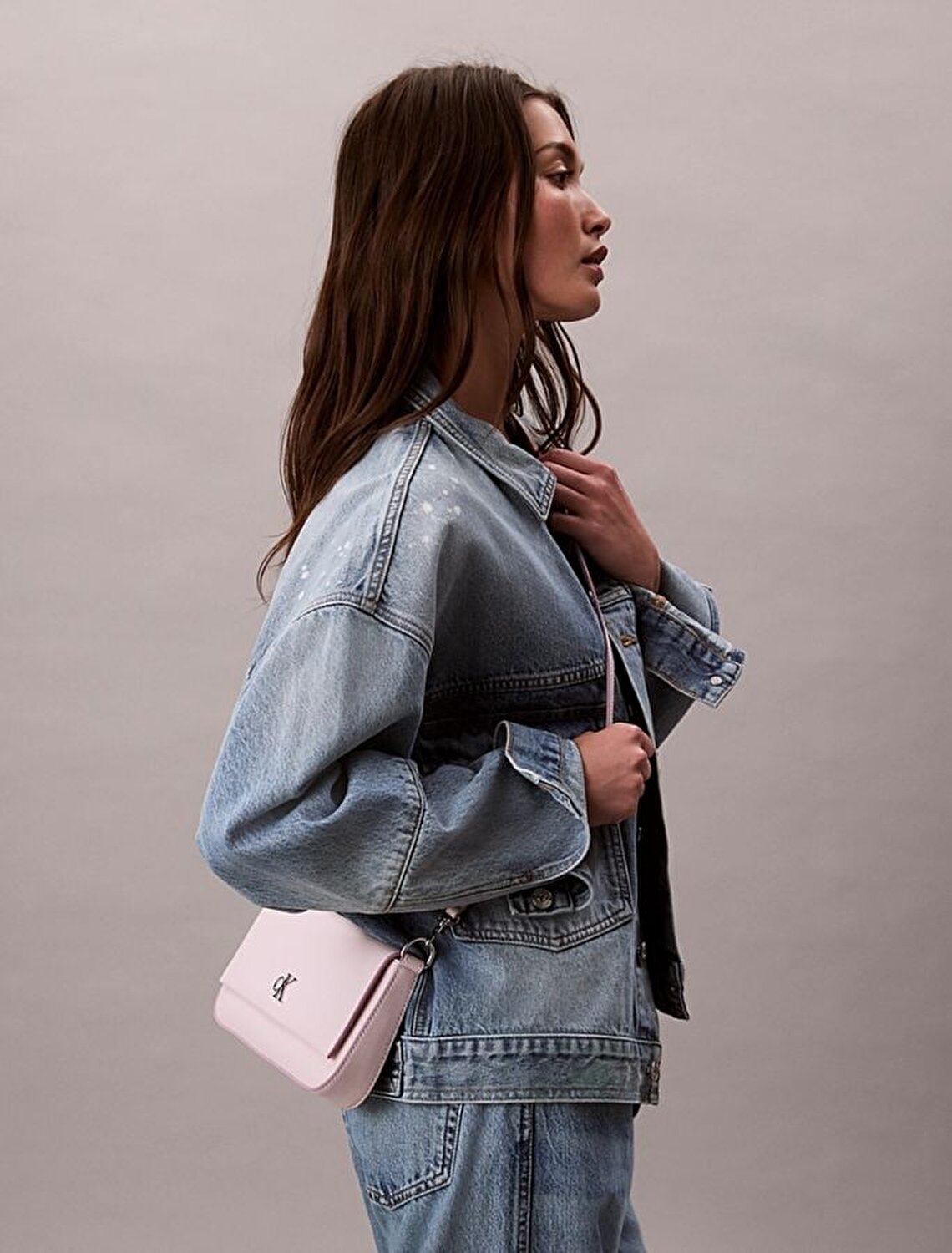 MINIMAL MONOGRAM SHOULDER POUCH