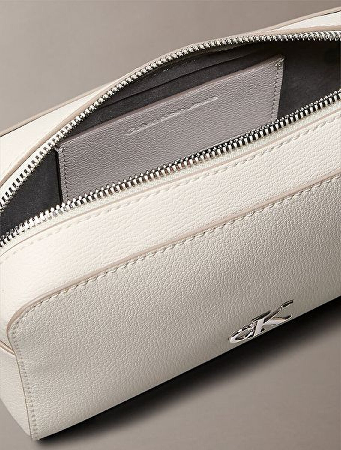 MINIMAL MONOGRAM EW CAMERA BAG