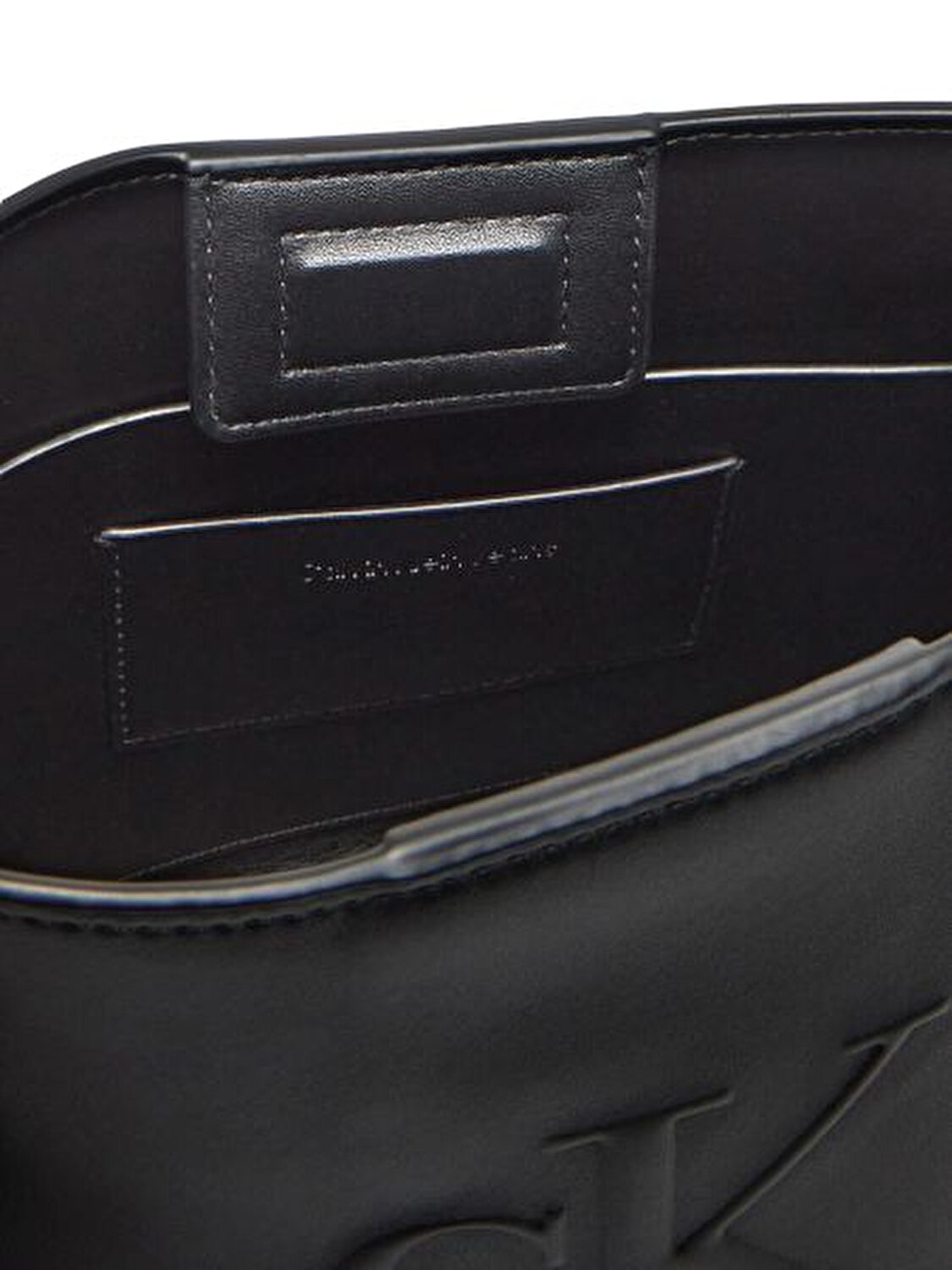 SCULPTED CHAIN SHOULDER BAG