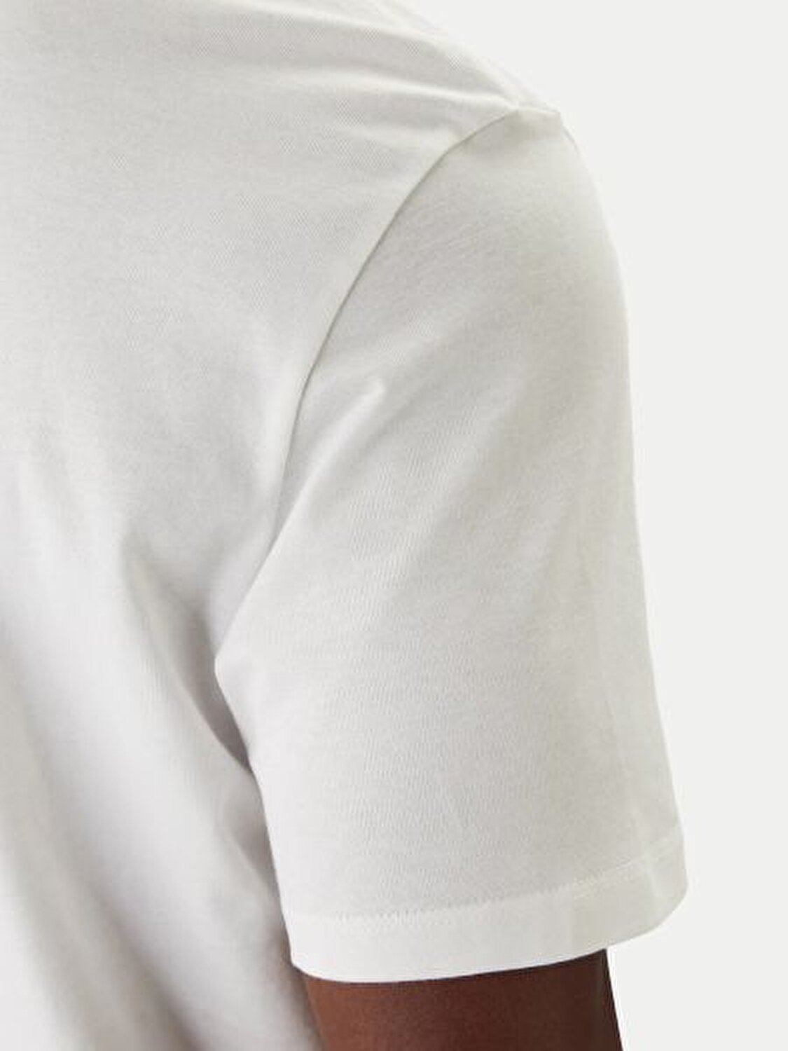 BEYAZ LOGOLU ERKEK T-SHIRT